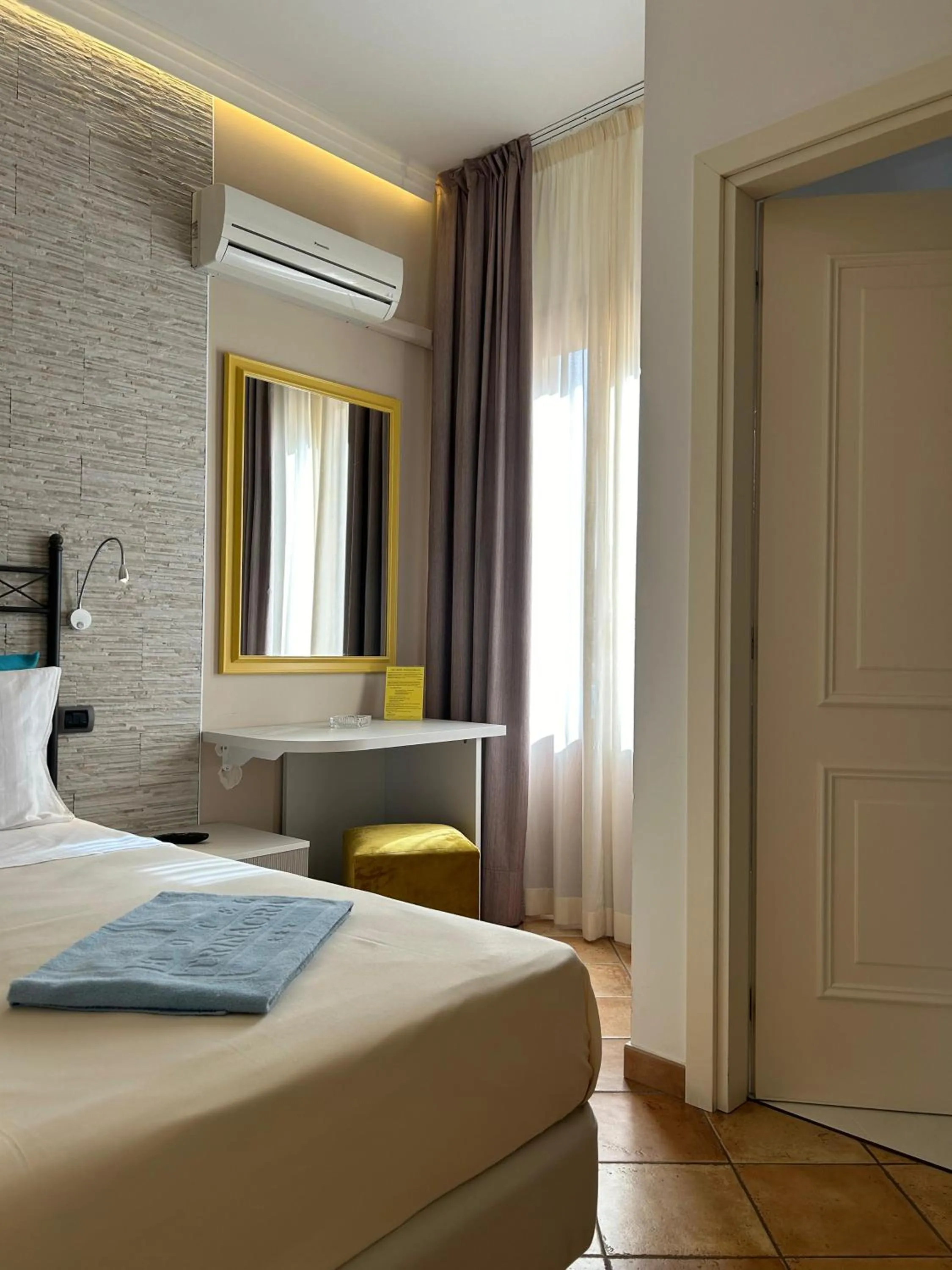 Bedroom, Bed in Hotel Trinacria