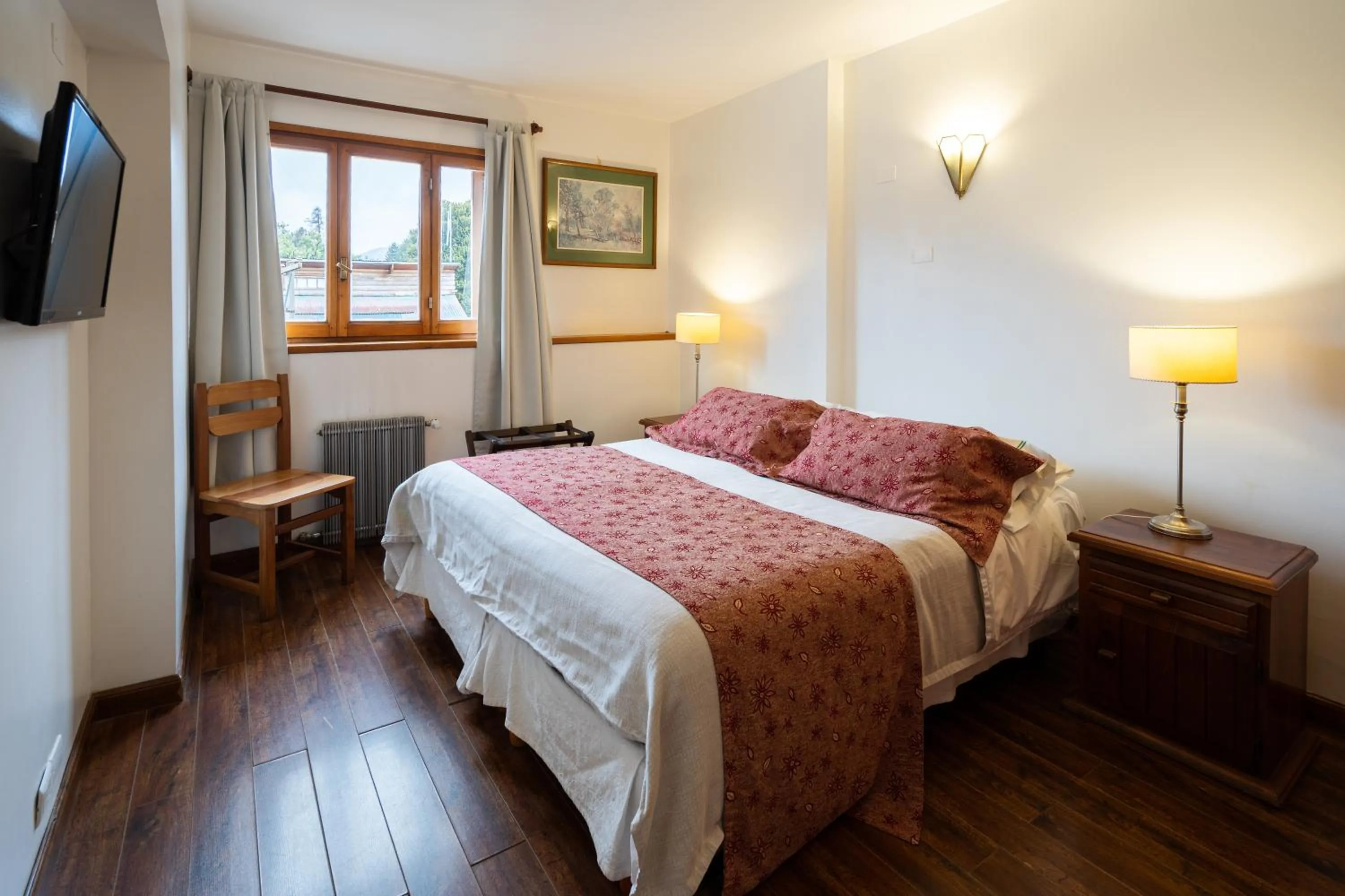 Photo of the whole room, Bed in Tunqueley Hotel