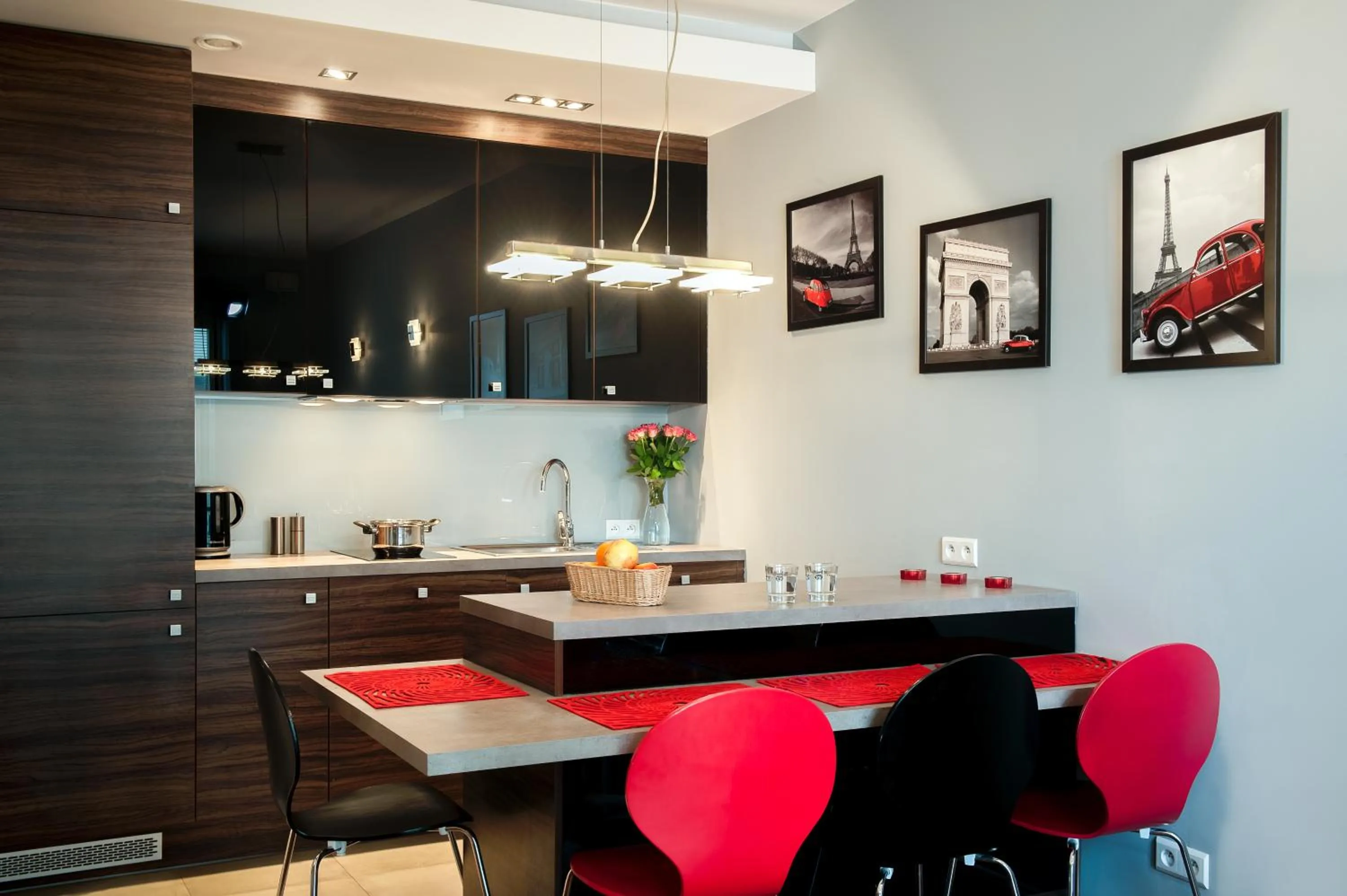 Kitchen or kitchenette in Platinum Towers E-Apartments