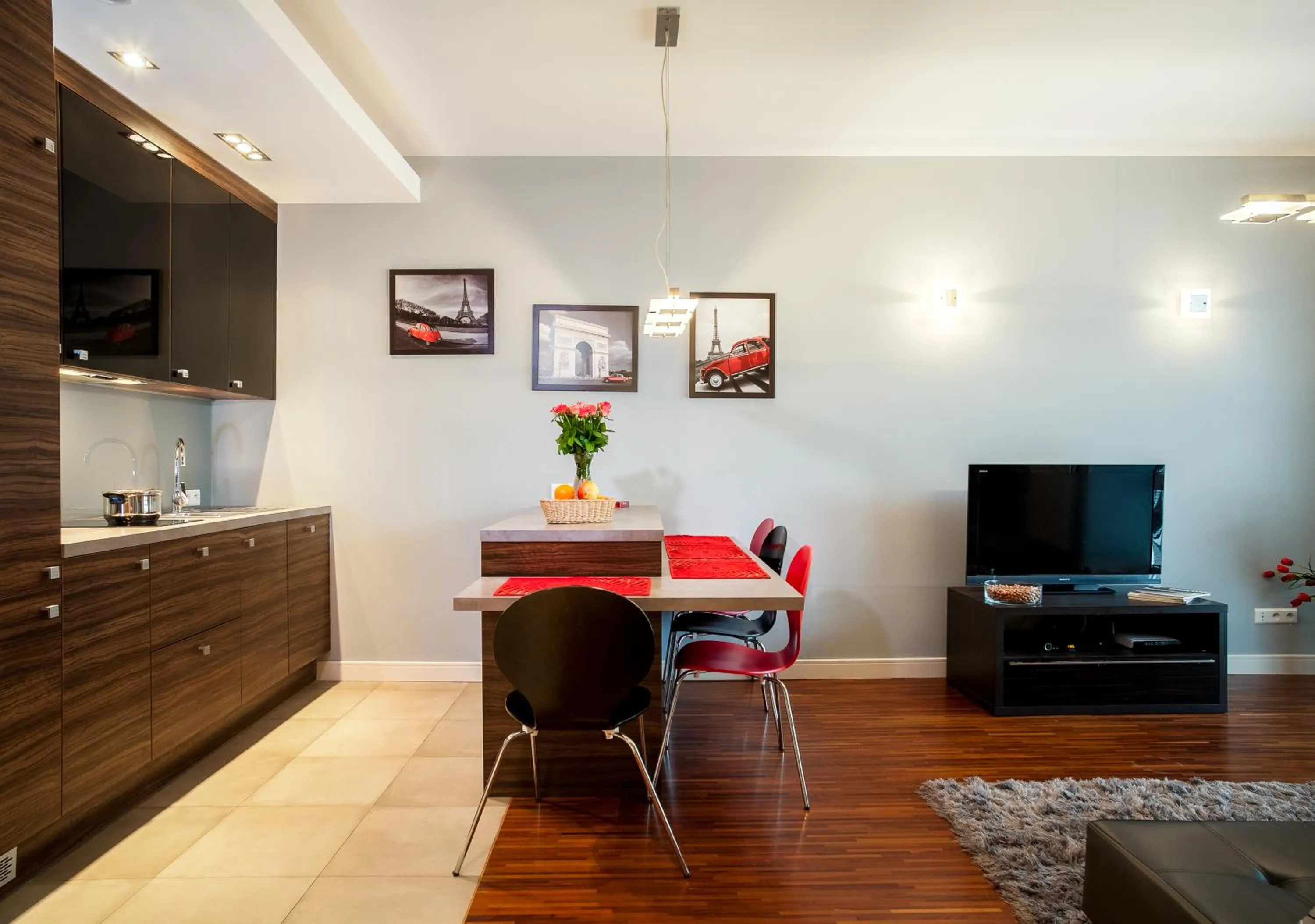 Kitchen or kitchenette in Platinum Towers E-Apartments