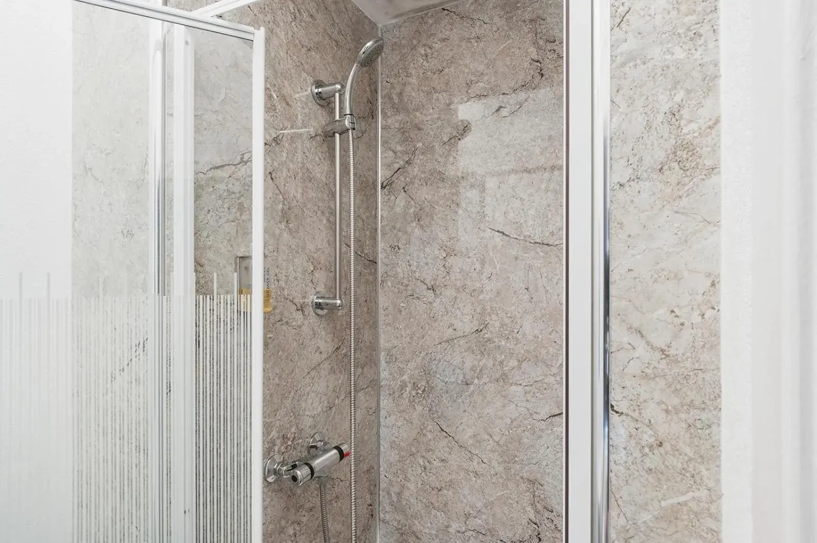 En Suite Petite Double Room in Aynetree Guest House En Suite Petite Double Room in Aynetree Guest House