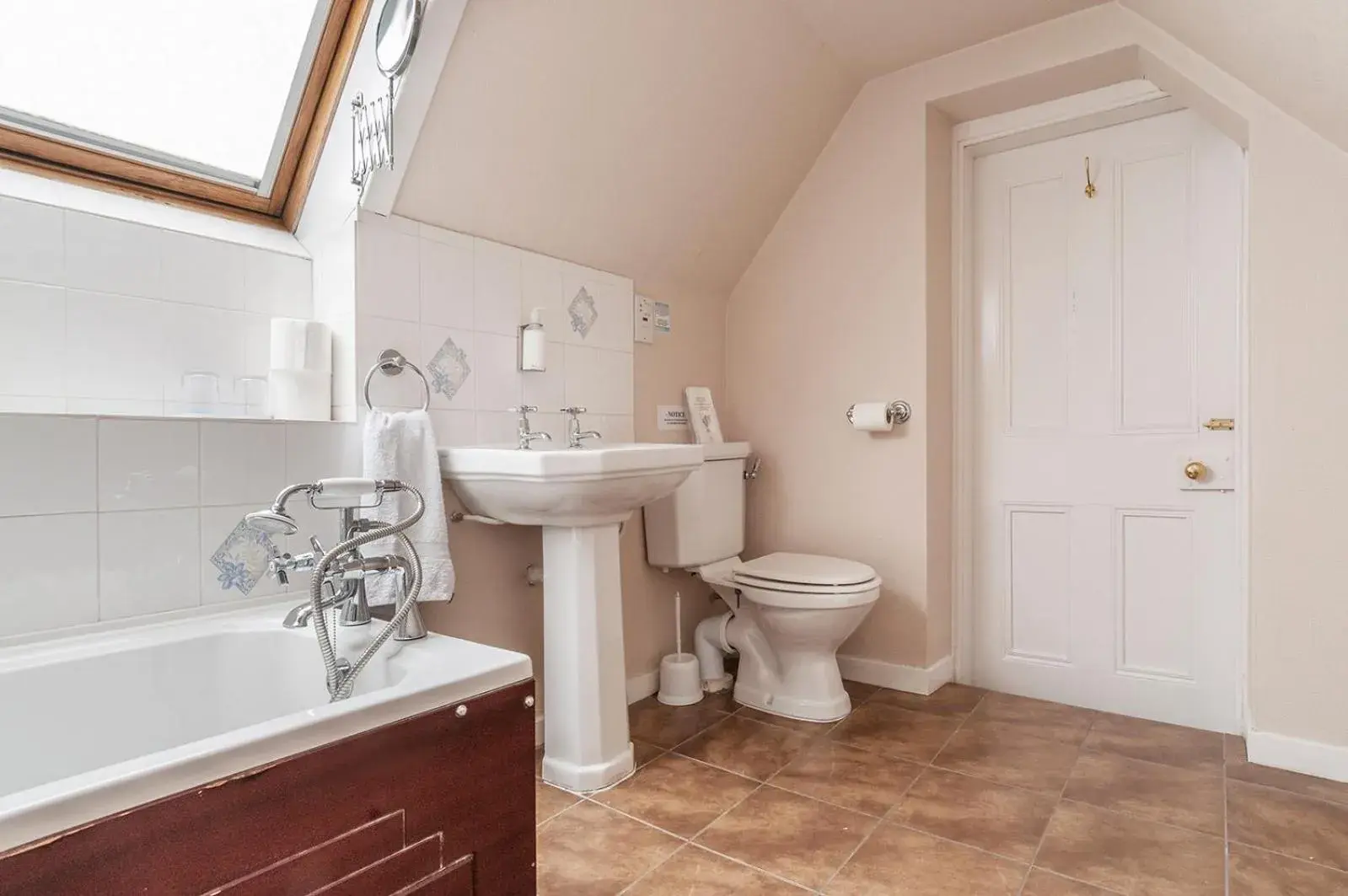 Double Room with Private Bathroom in Aynetree Guest House Double Room with Private Bathroom in Aynetree Guest House