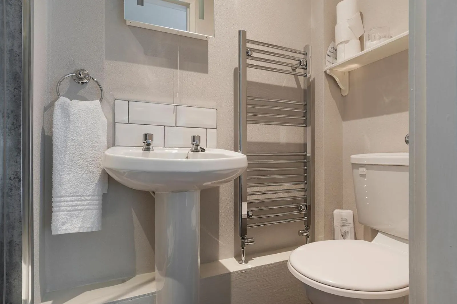 Bathroom in Aynetree Guest House