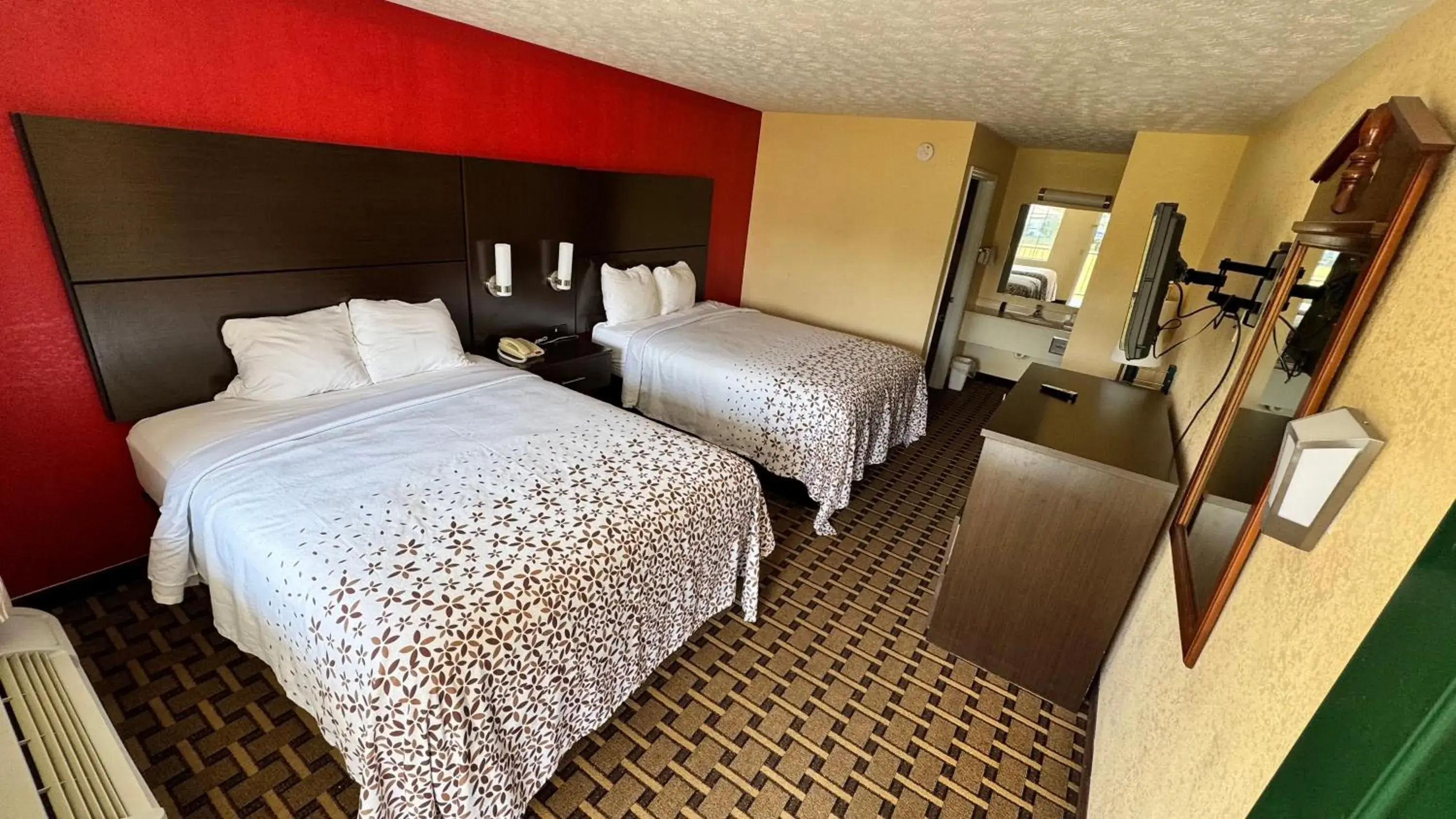 Queen Room with Two Queen Beds - Non-Smoking in Garden Inn and Suites near Callaway Gardens Pine Mountain Queen Room with Two Queen Beds - Non-Smoking in Garden Inn and Suites near Callaway Gardens Pine Mountain