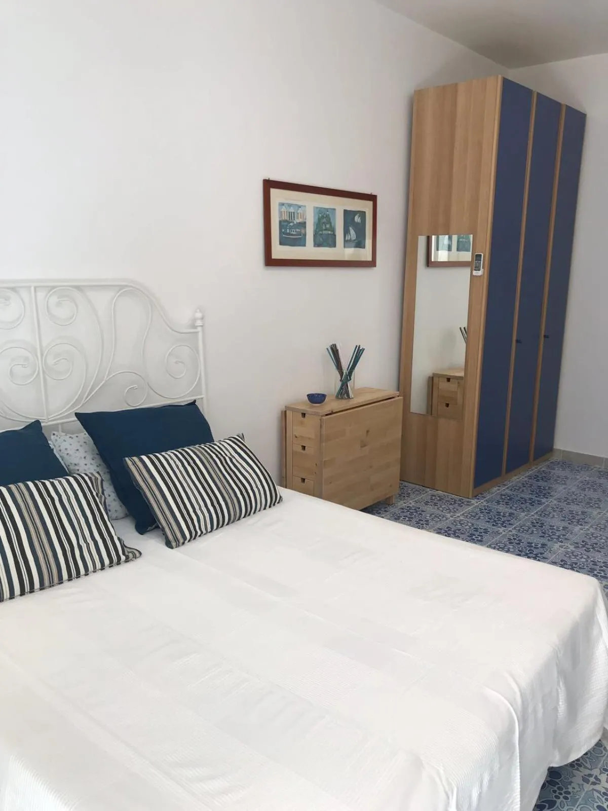 Photo of the whole room, Bed in Vic e Vicariell