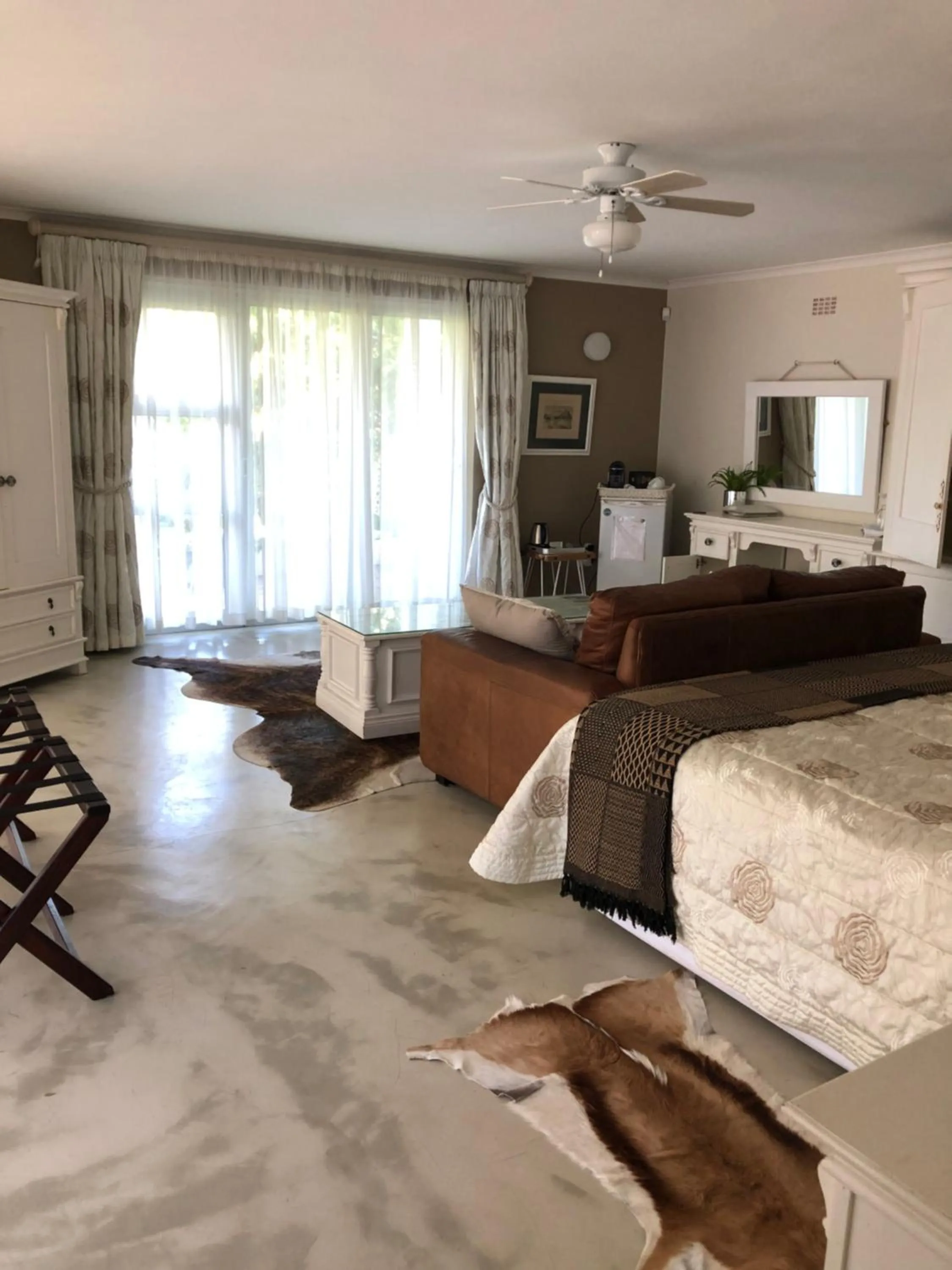 Photo of the whole room in Alba House Guest House