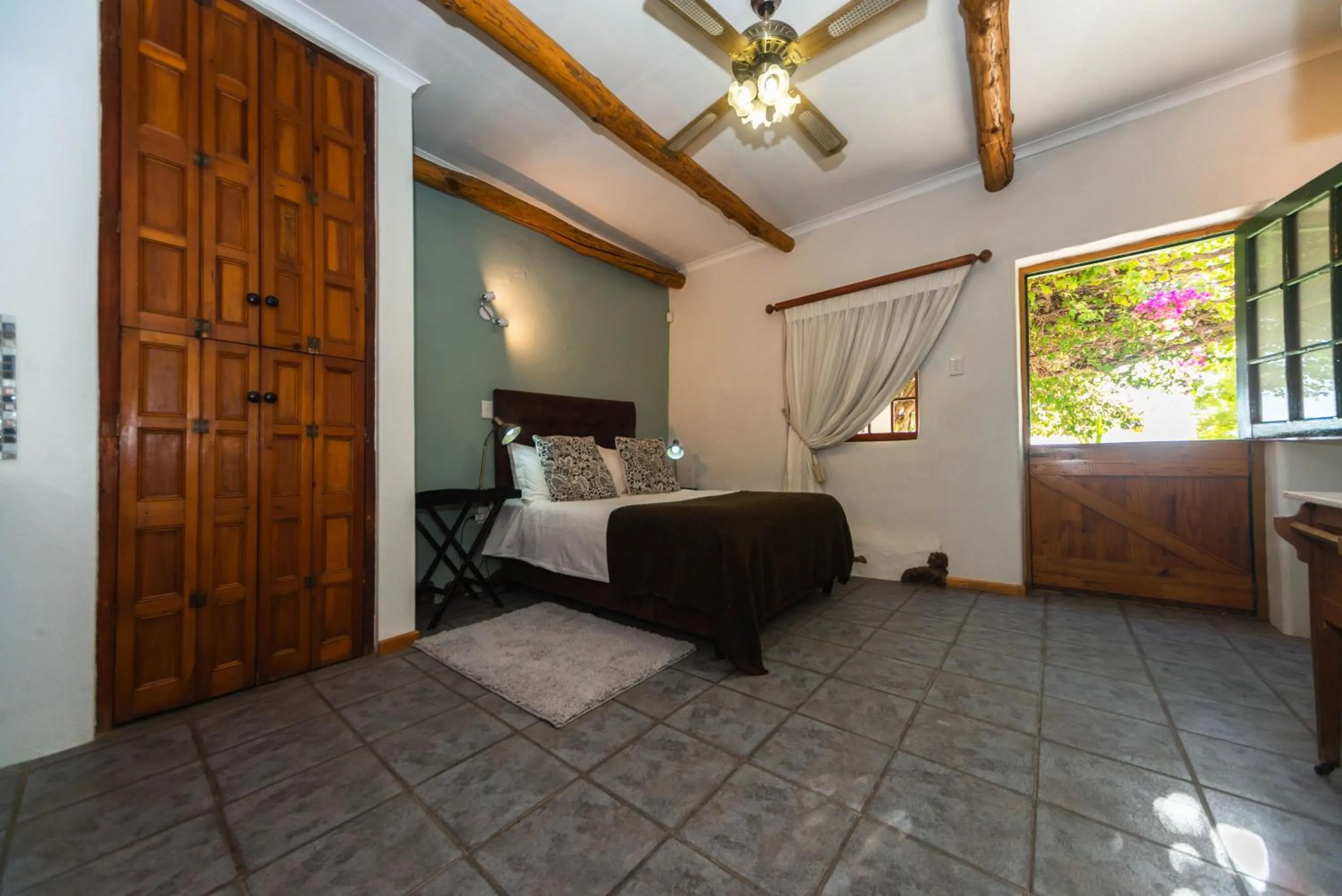 Bed in Melkboomsdrift Guest House & Conference Centre