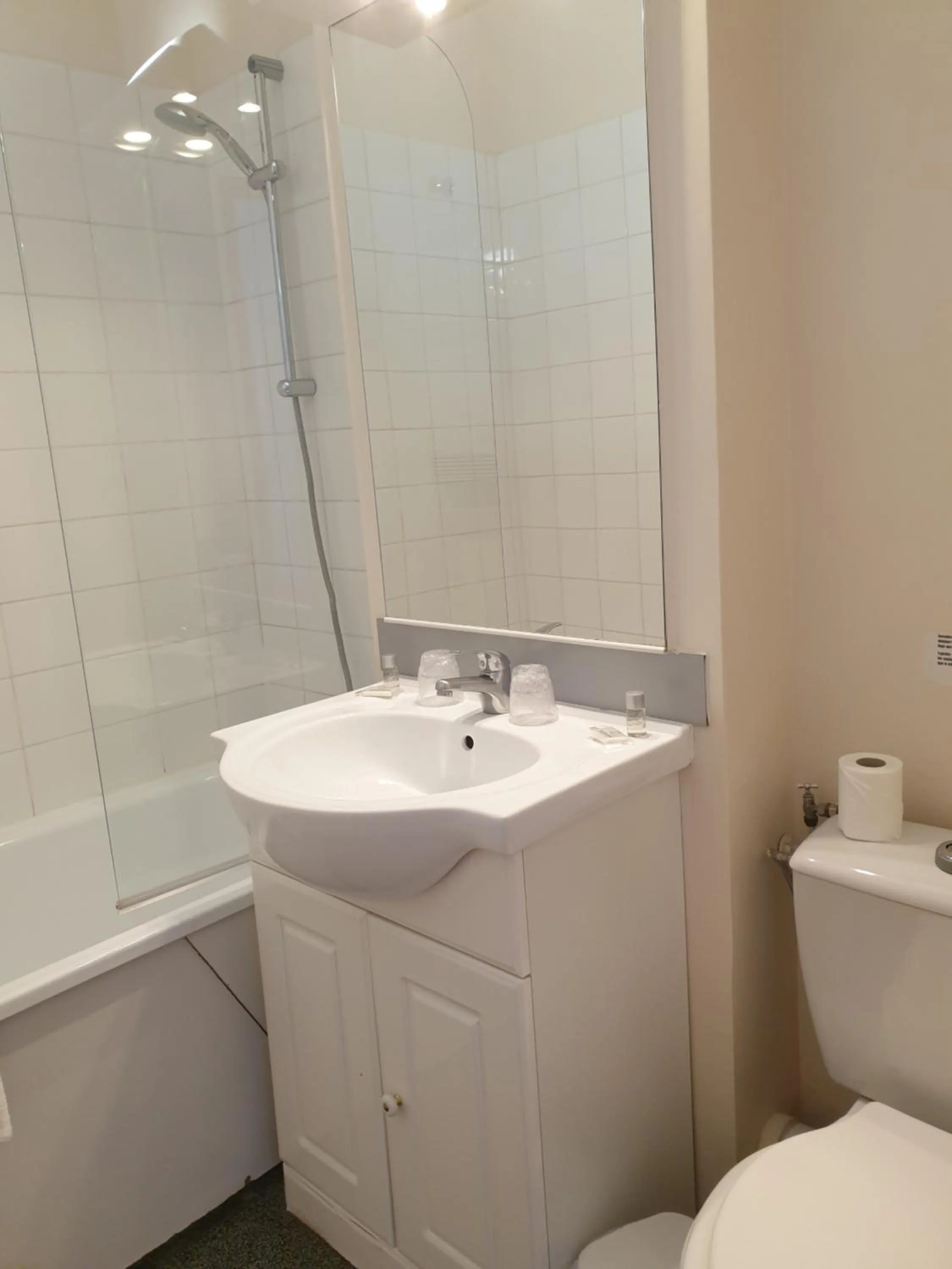 Bathroom in Hôtel Hermance