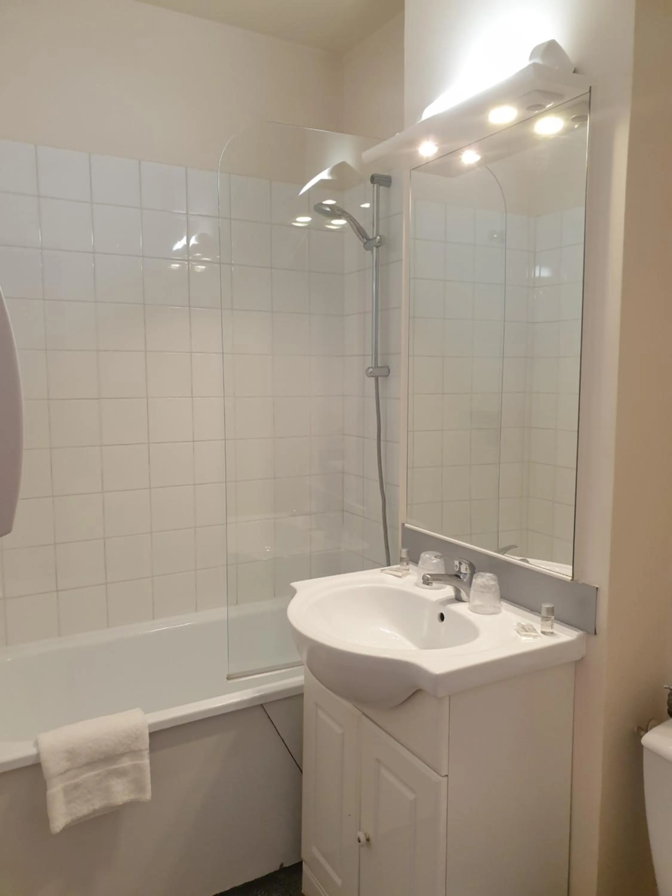 Bathroom in Hôtel Hermance