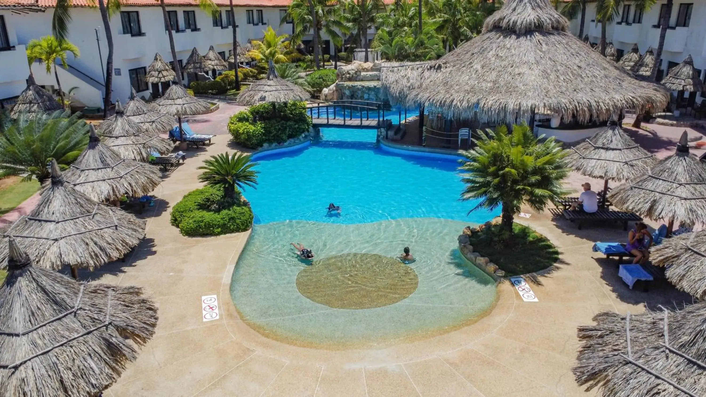 Swimming pool in Sunsol Isla Caribe Swimming pool in Sunsol Isla Caribe