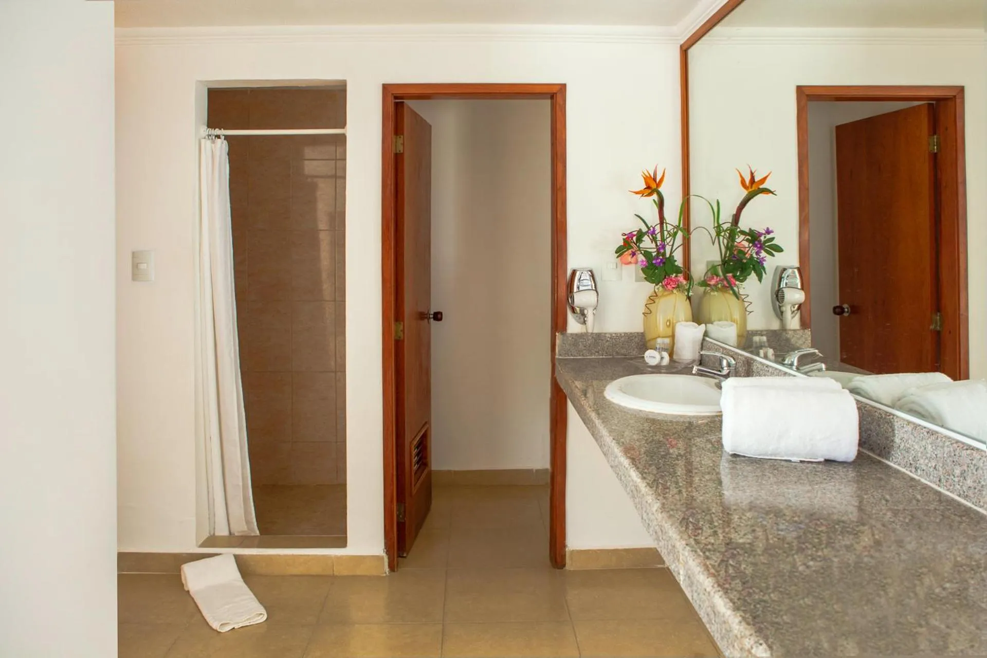 Public Bath in Sunsol Isla Caribe