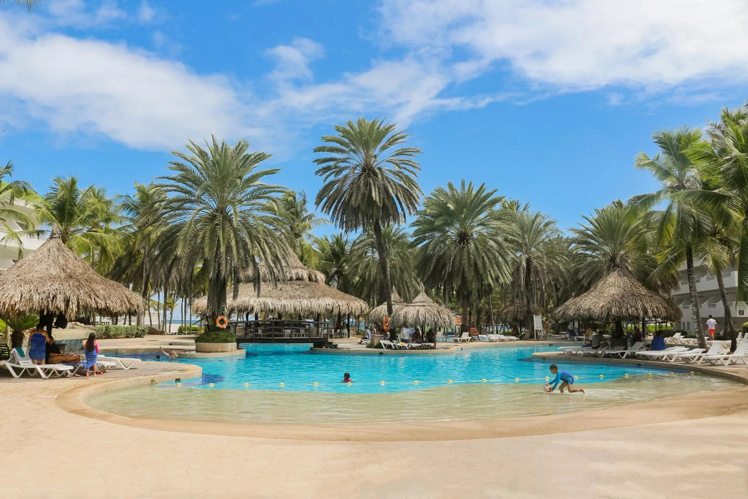 People in Sunsol Isla Caribe