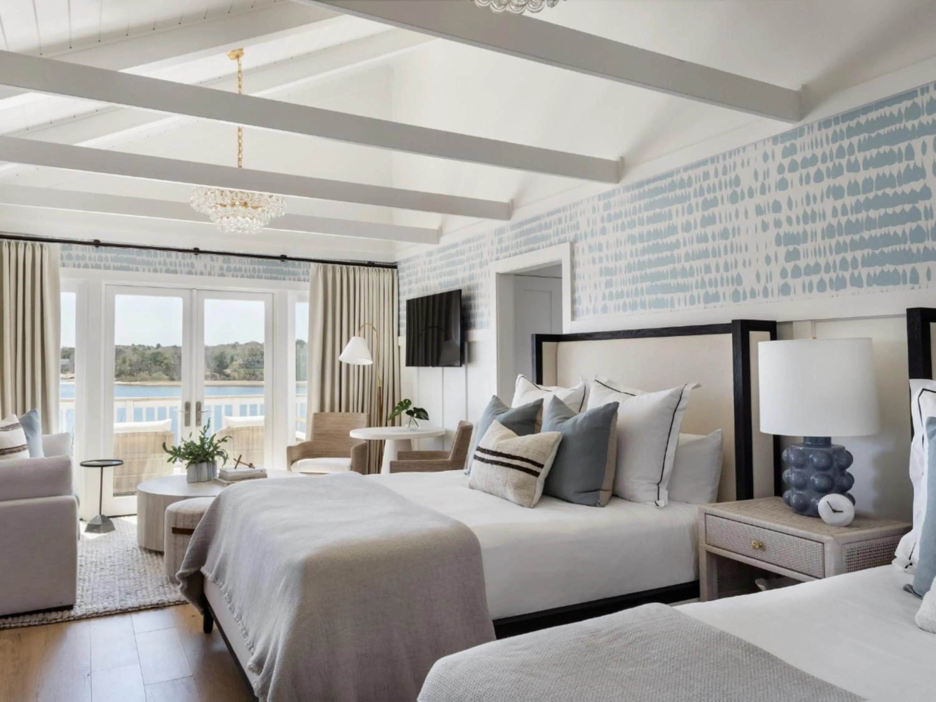 Bed in Wequassett Resort and Golf Club