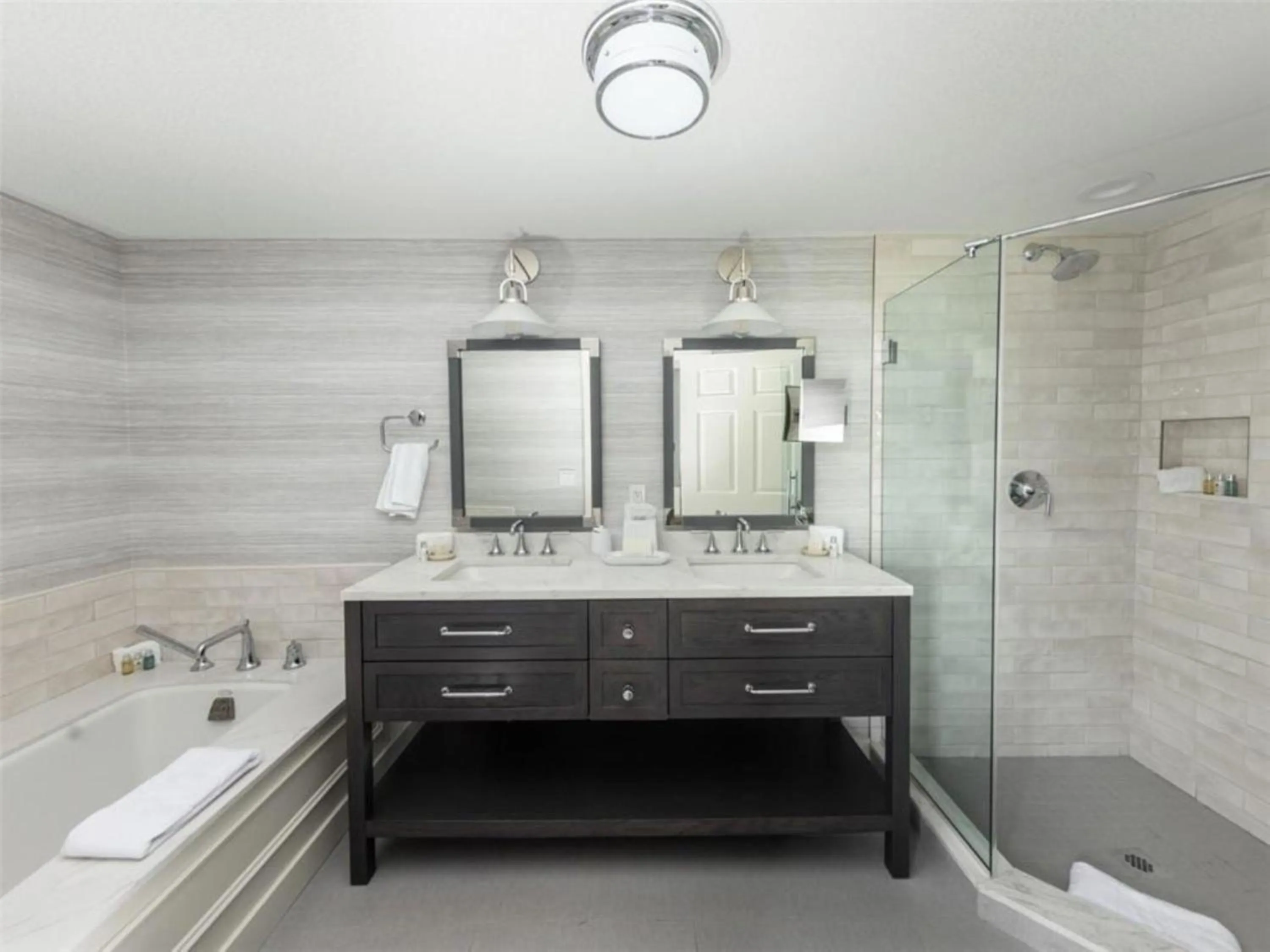 Shower in Wequassett Resort and Golf Club