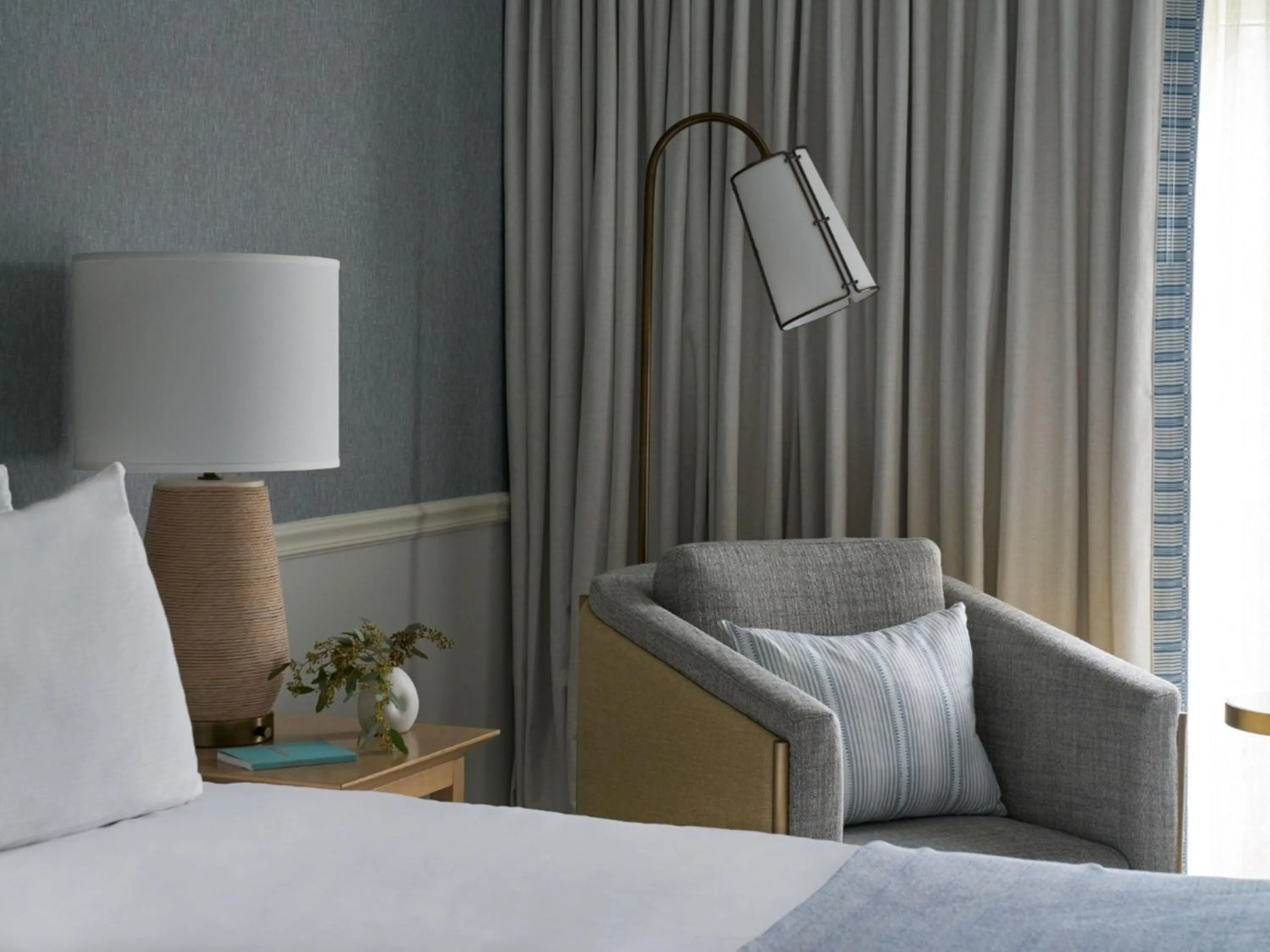 Bed in Wequassett Resort and Golf Club