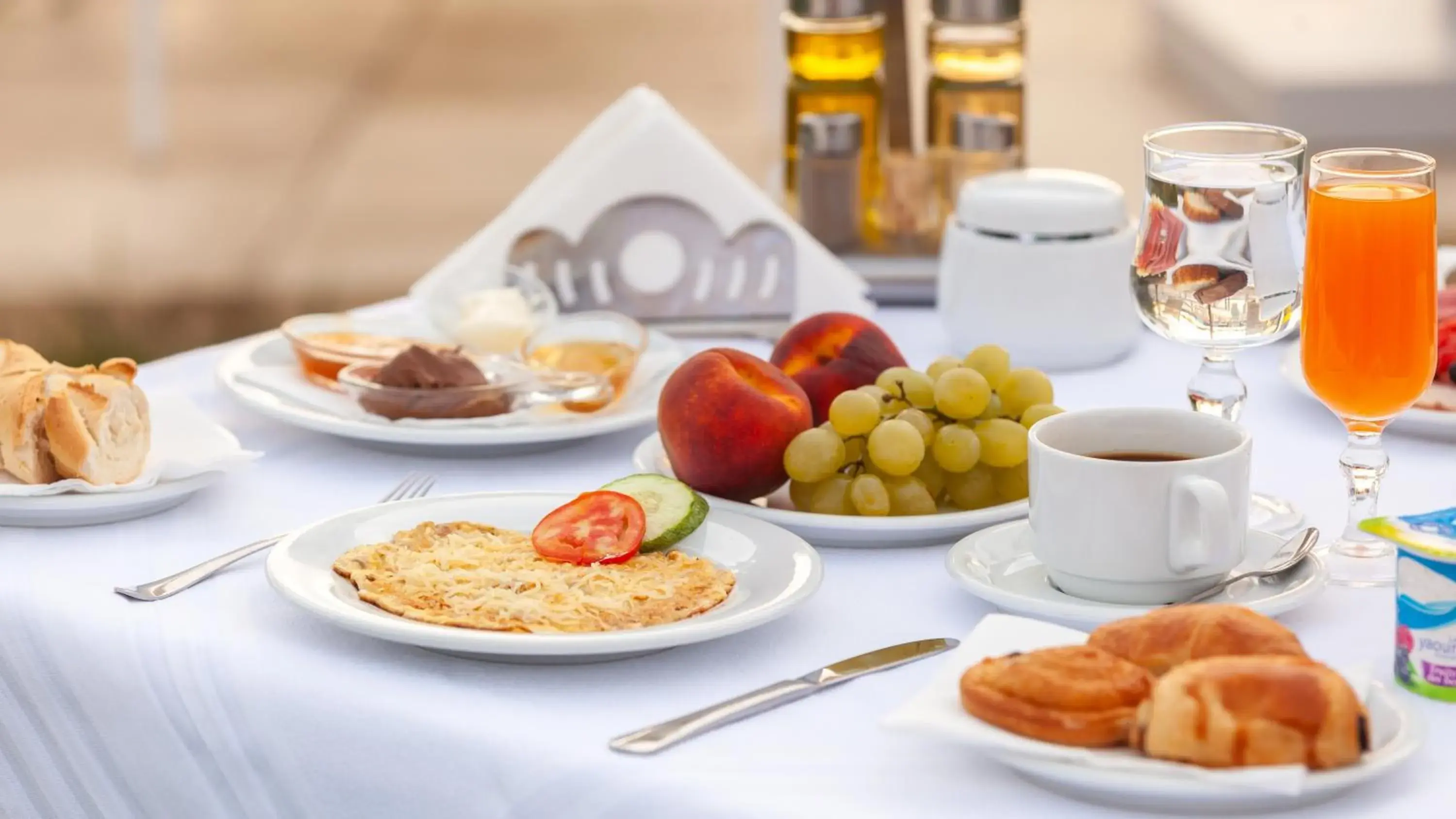 Food and drinks in Hotel Nour Congress & Resort Food and drinks in Hotel Nour Congress & Resort