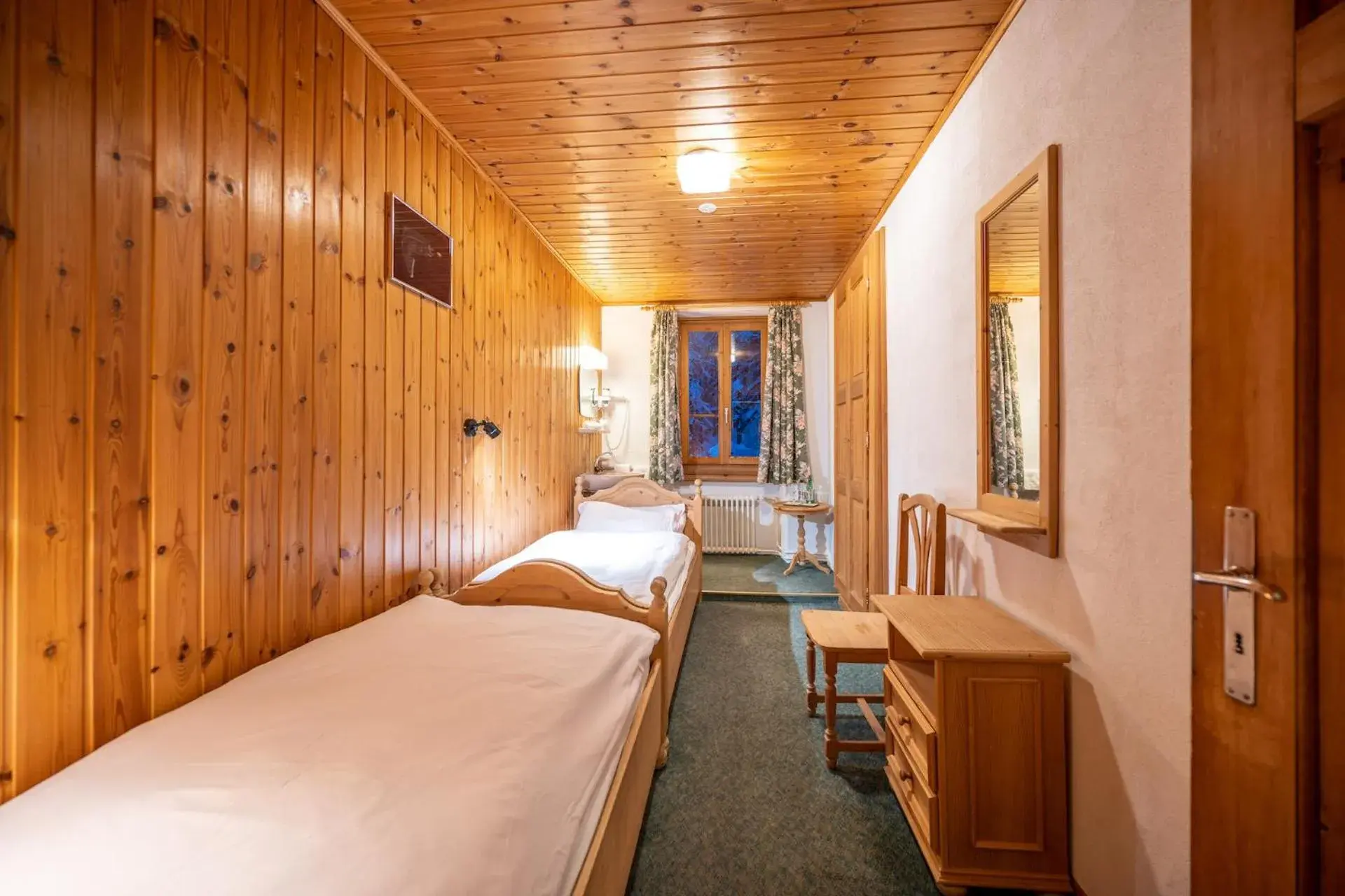 Twin Room with Shared Bathroom - single occupancy in Hotel Cristallina Twin Room with Shared Bathroom - single occupancy in Hotel Cristallina