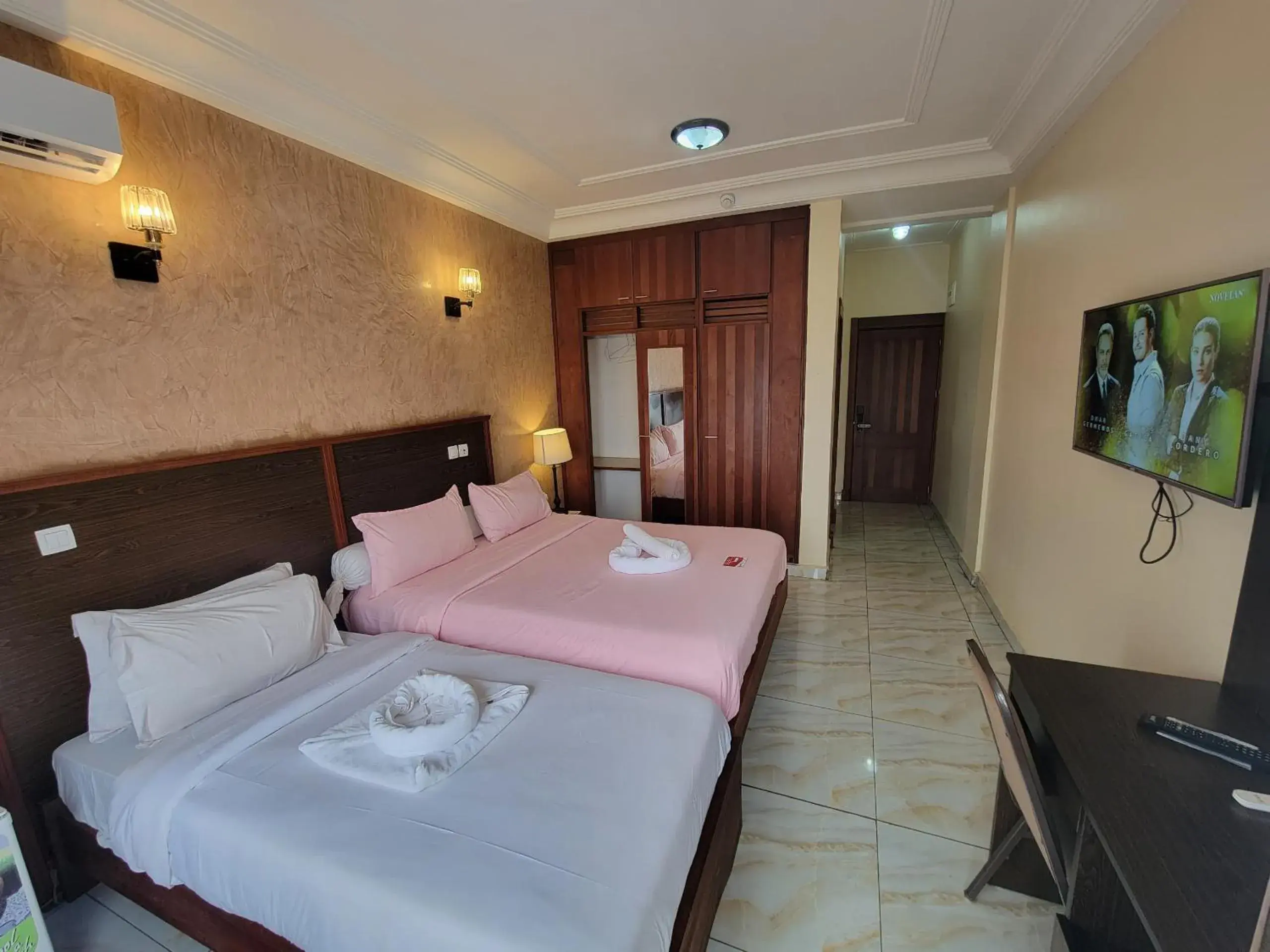 Deluxe Double or Twin Room in Safyad Hotel Deluxe Double or Twin Room in Safyad Hotel