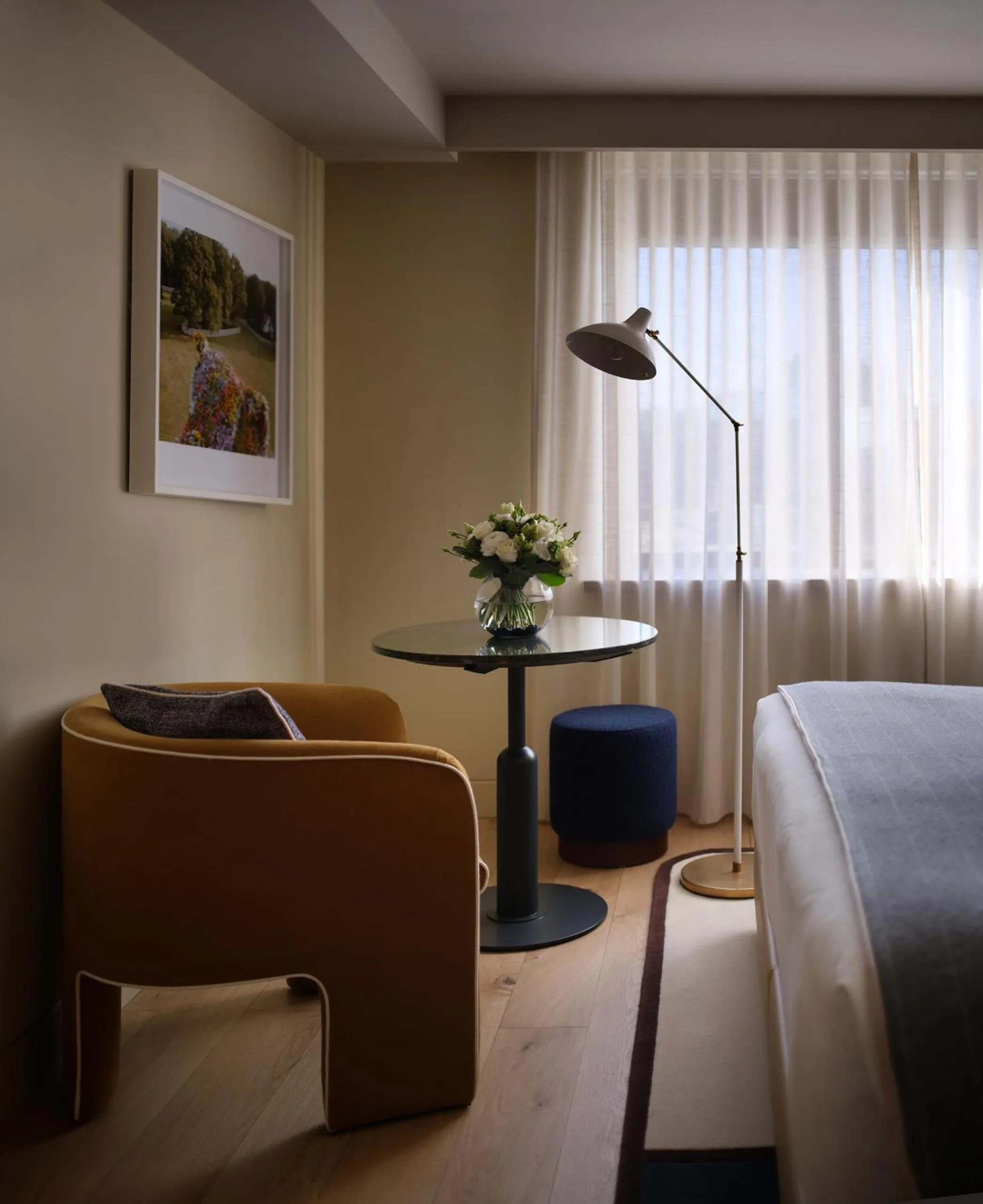 Living room, Bed in The Hari London