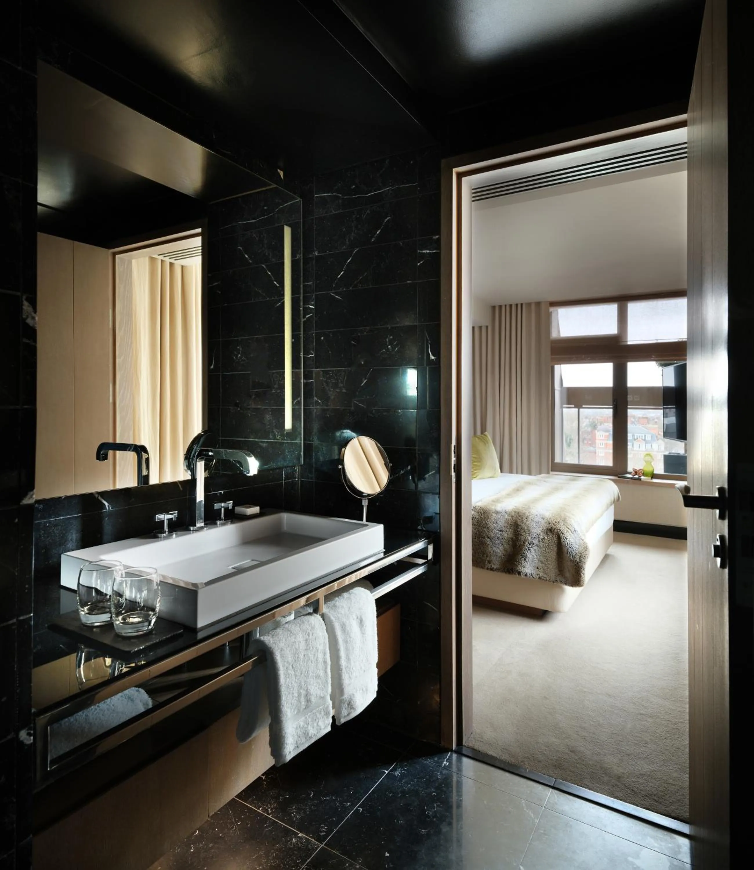 Shower, Bed in The Hari London