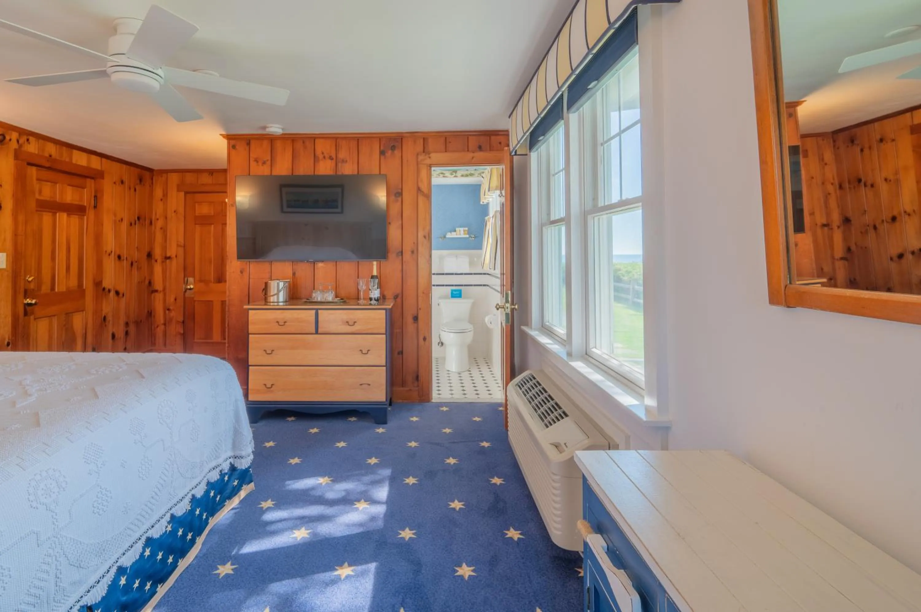 TV and multimedia, Bed in Winstead Beach Resort