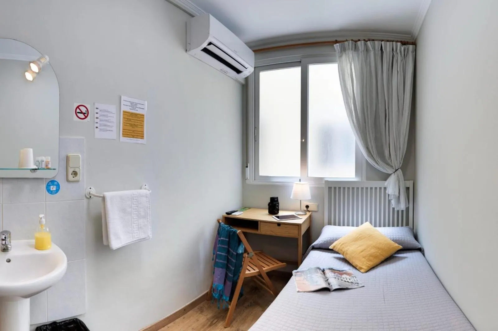 Photo of the whole room, Bed in Hostal Patria Madrid