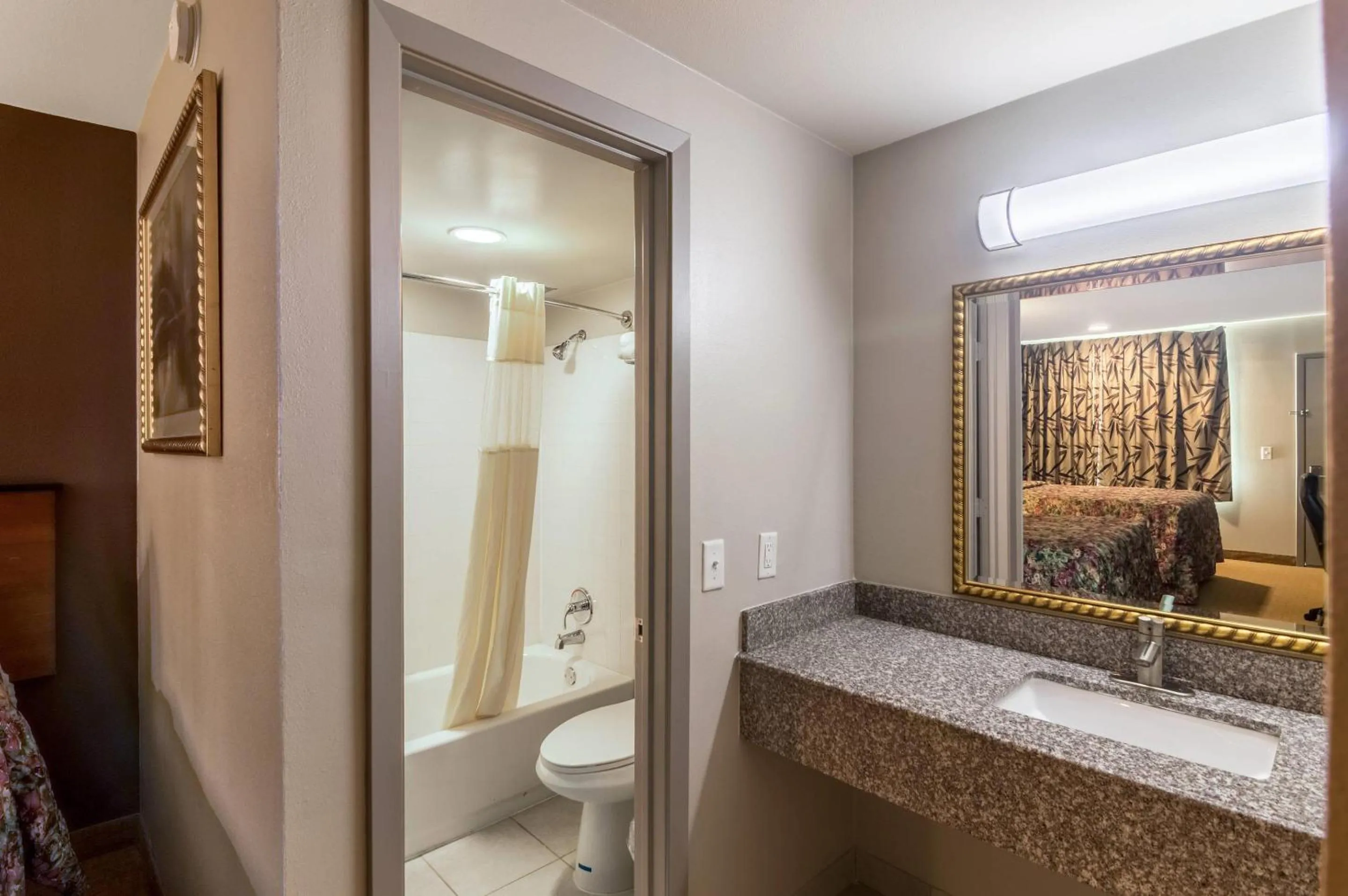 Bedroom in Rodeway Inn