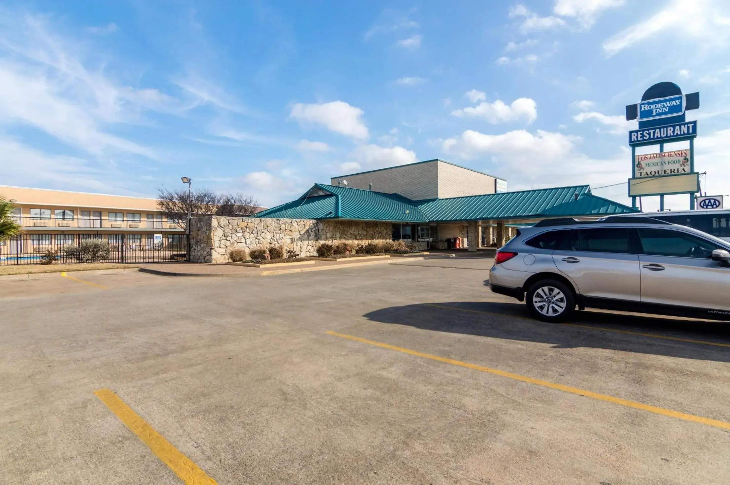 Property building in Rodeway Inn Property building in Rodeway Inn