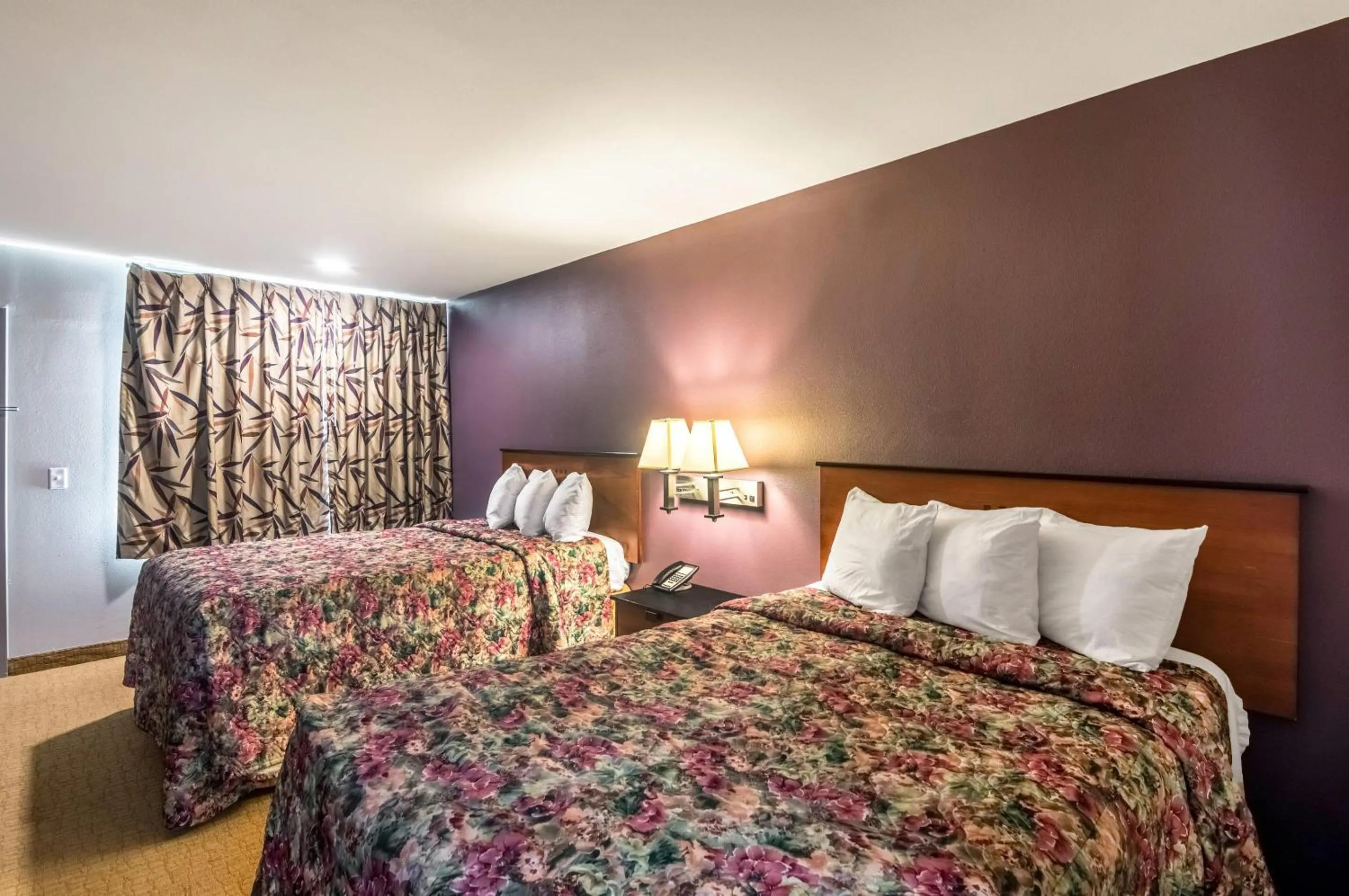 Bedroom, Bed in Rodeway Inn