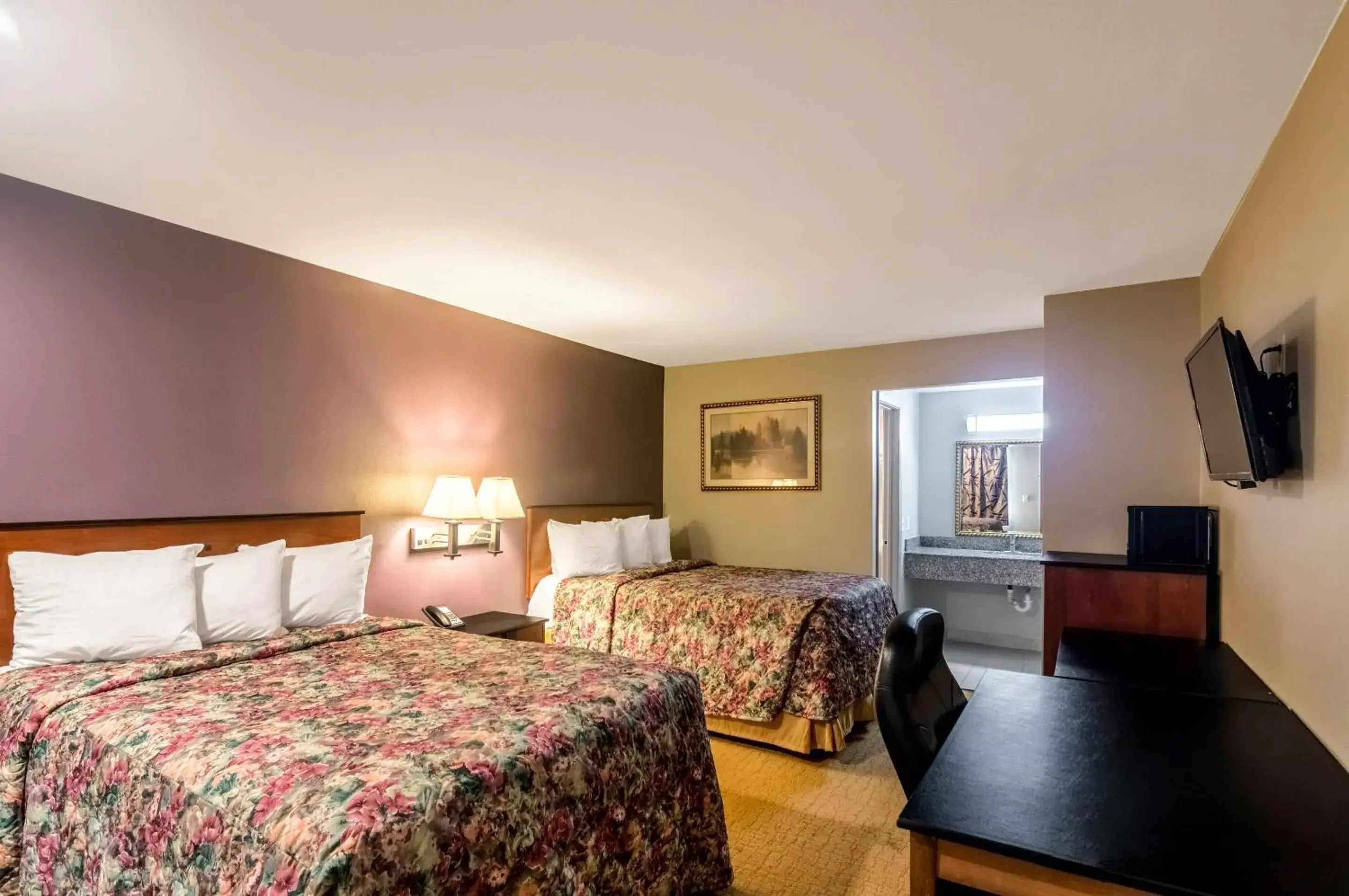 Bedroom, Bed in Rodeway Inn Bedroom, Bed in Rodeway Inn