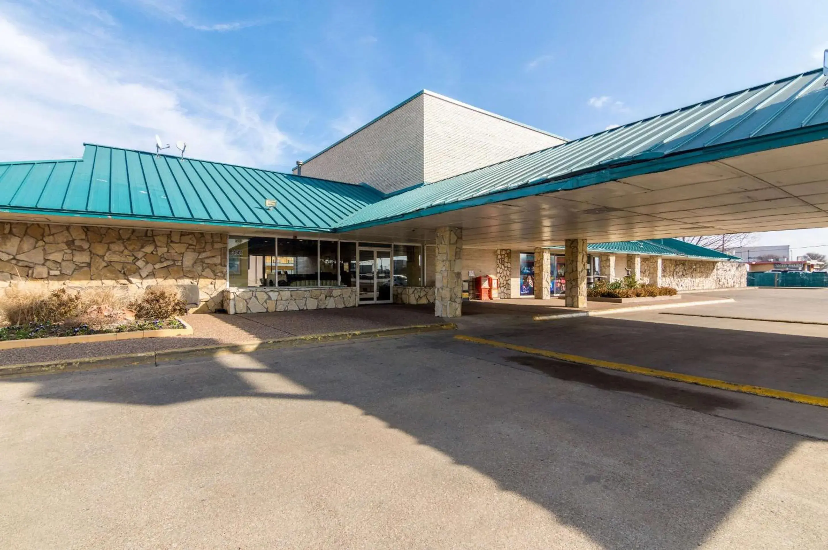 Property building in Rodeway Inn Property building in Rodeway Inn