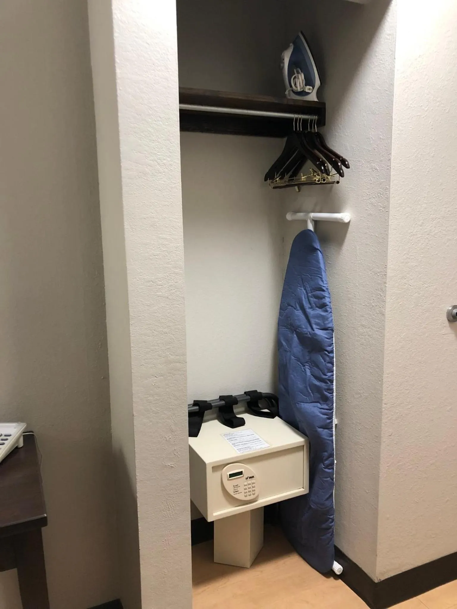 Photo of the whole room, Bed in Red Roof Inn Norwich