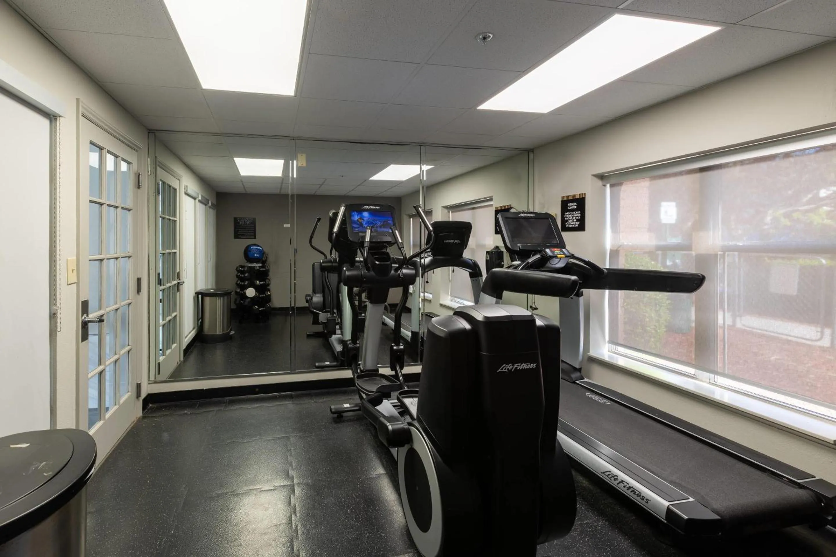 Fitness centre/facilities in Country Inn & Suites by Radisson, Lake Norman Huntersville, NC