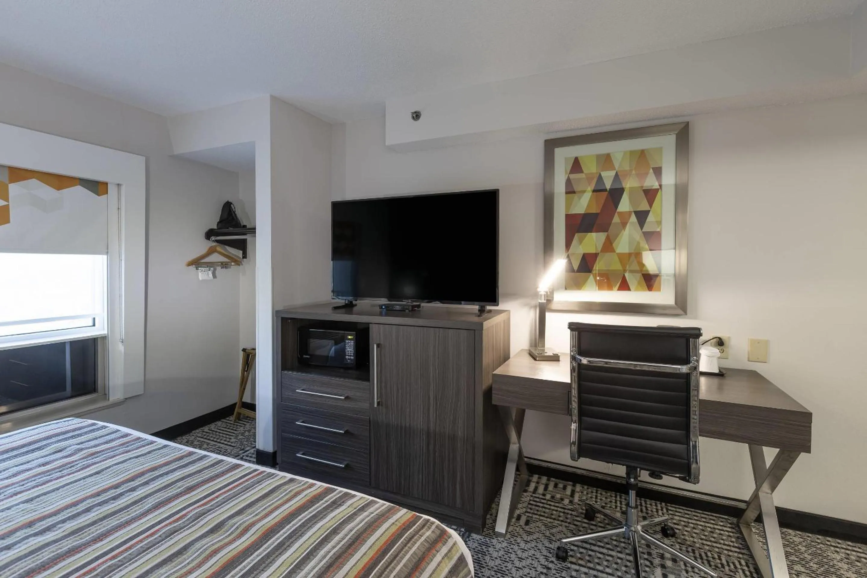 Bedroom, Bed in Country Inn & Suites by Radisson, Lake Norman Huntersville, NC