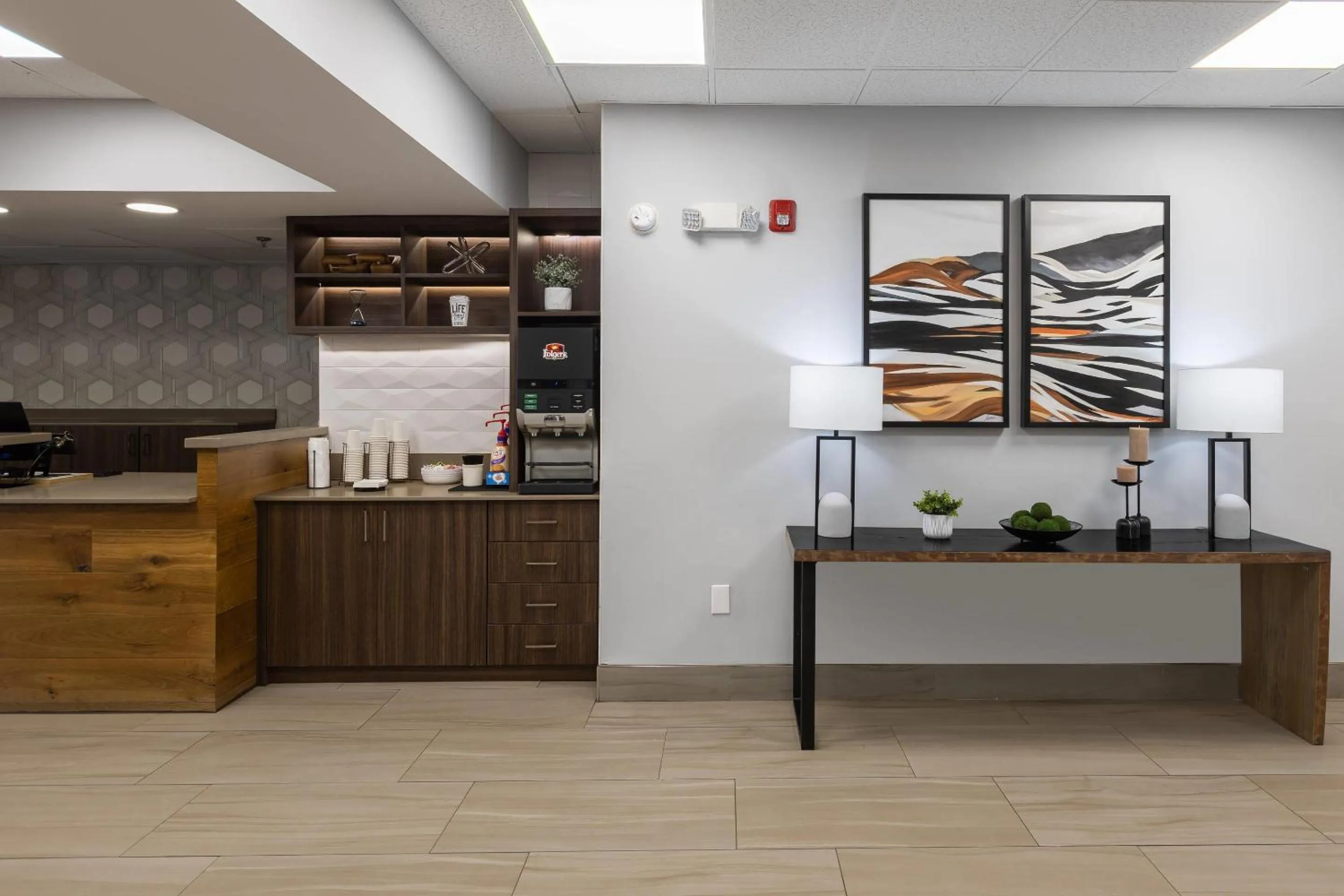 Breakfast in Country Inn & Suites by Radisson, Lake Norman Huntersville, NC