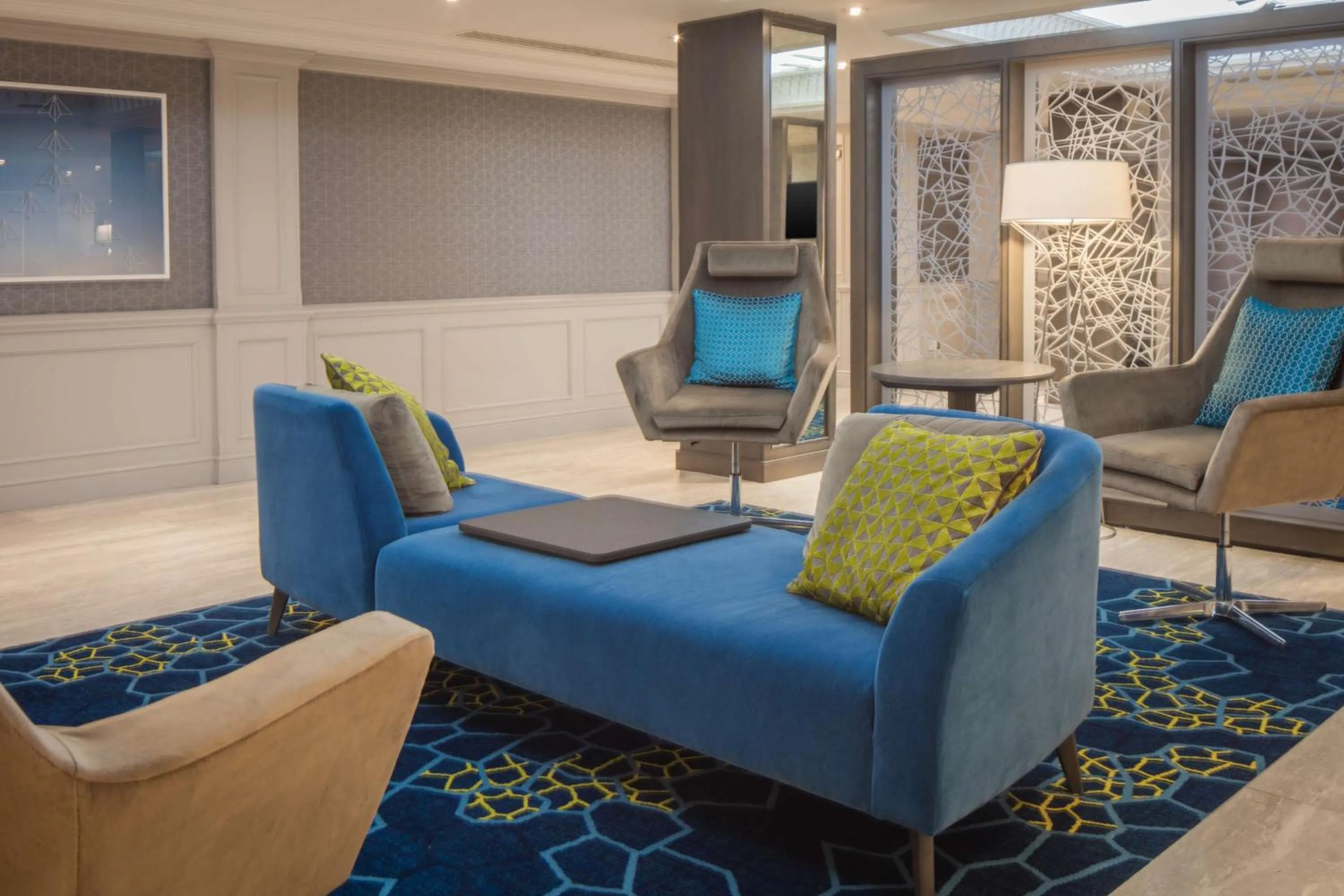 Lobby or reception in Hilton East Midlands Airport