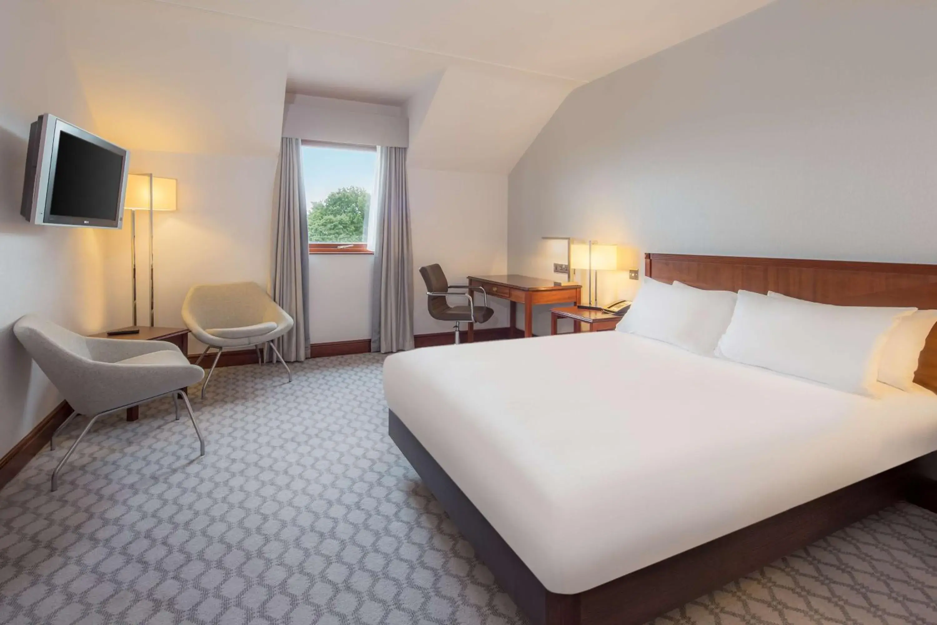 Bed in Hilton East Midlands Airport Bed in Hilton East Midlands Airport