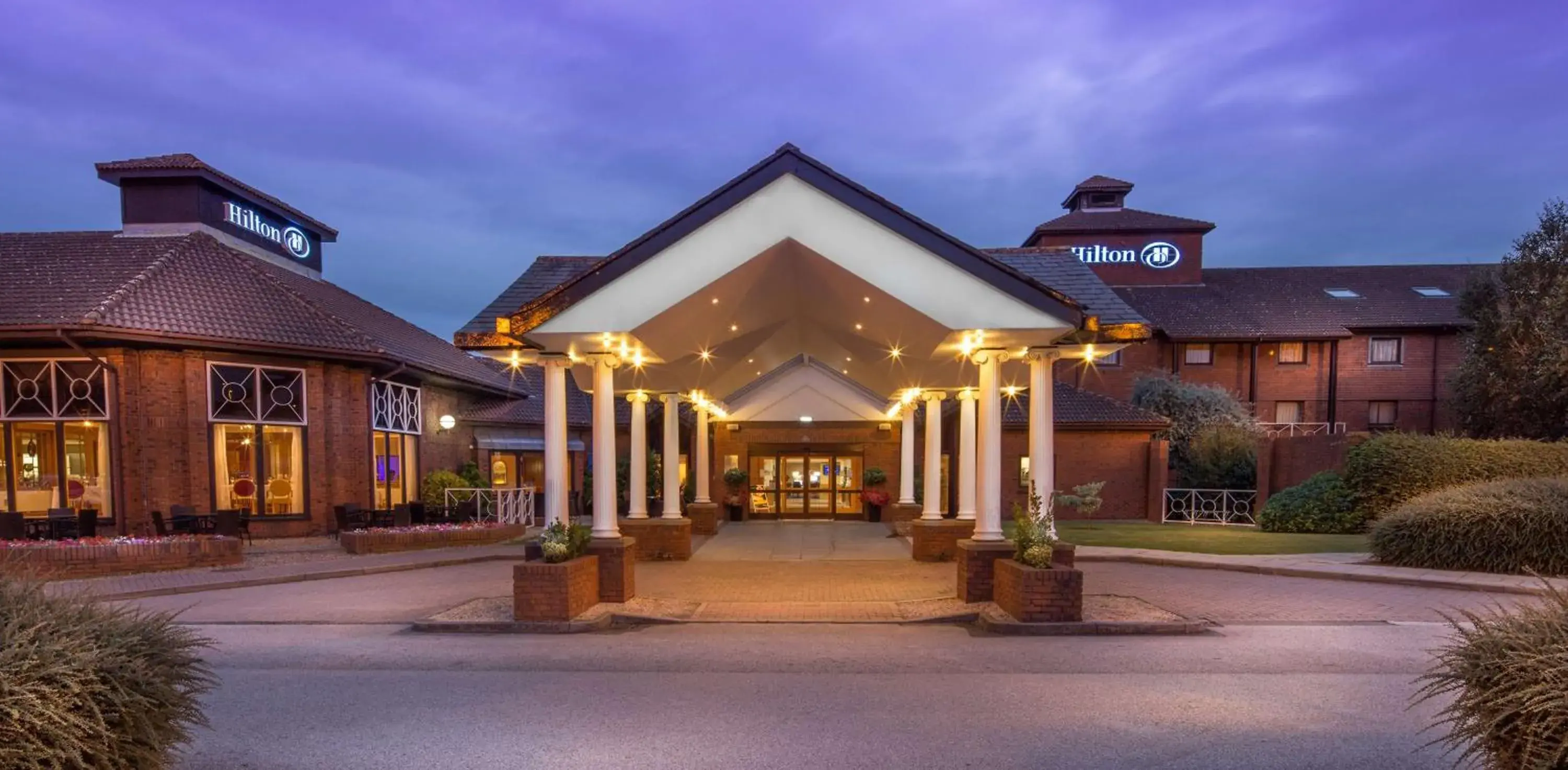 Property building in Hilton East Midlands Airport Property building in Hilton East Midlands Airport