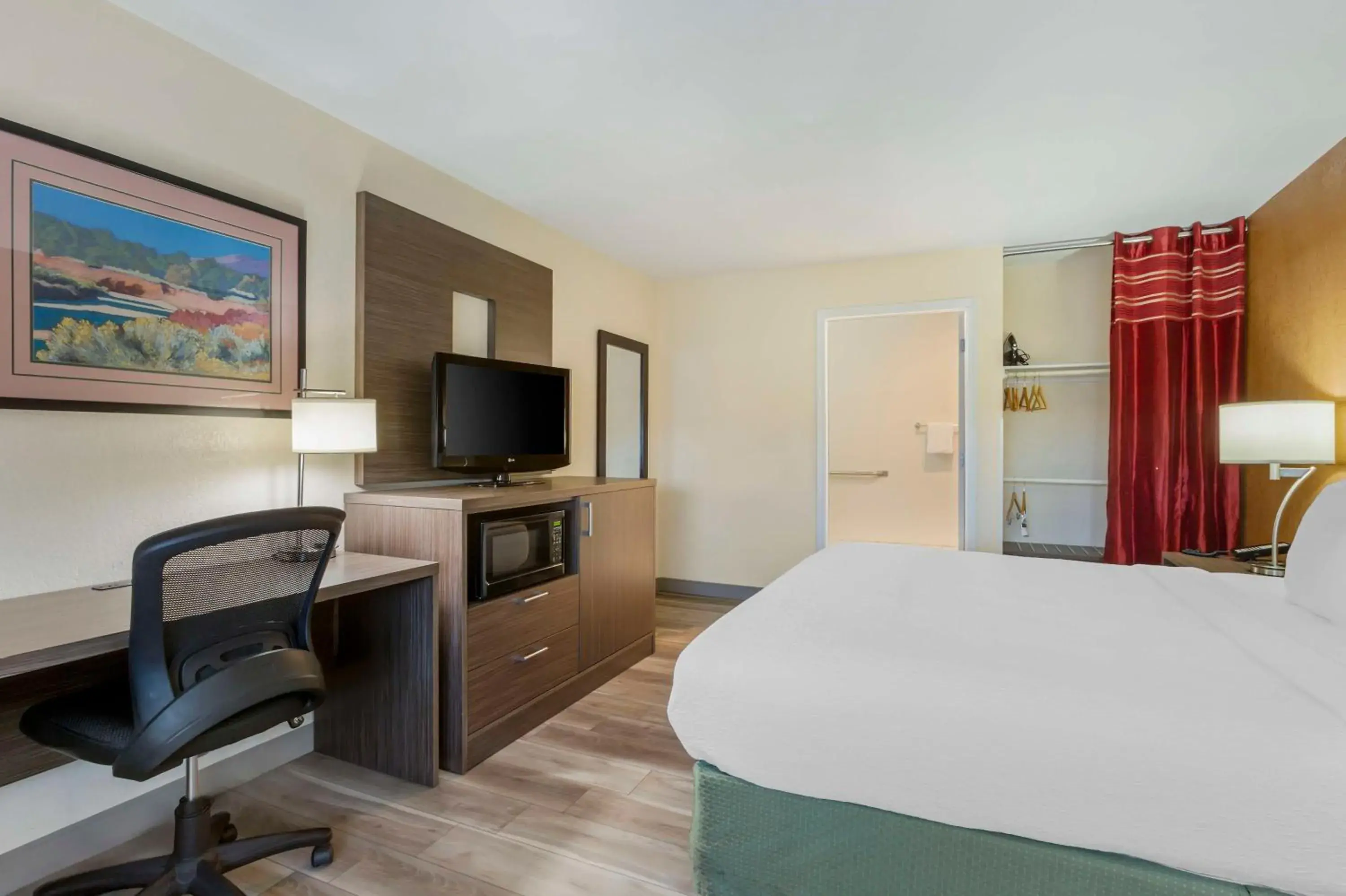 Bedroom, Bed in Best Western Superstition Springs Inn Bedroom, Bed in Best Western Superstition Springs Inn