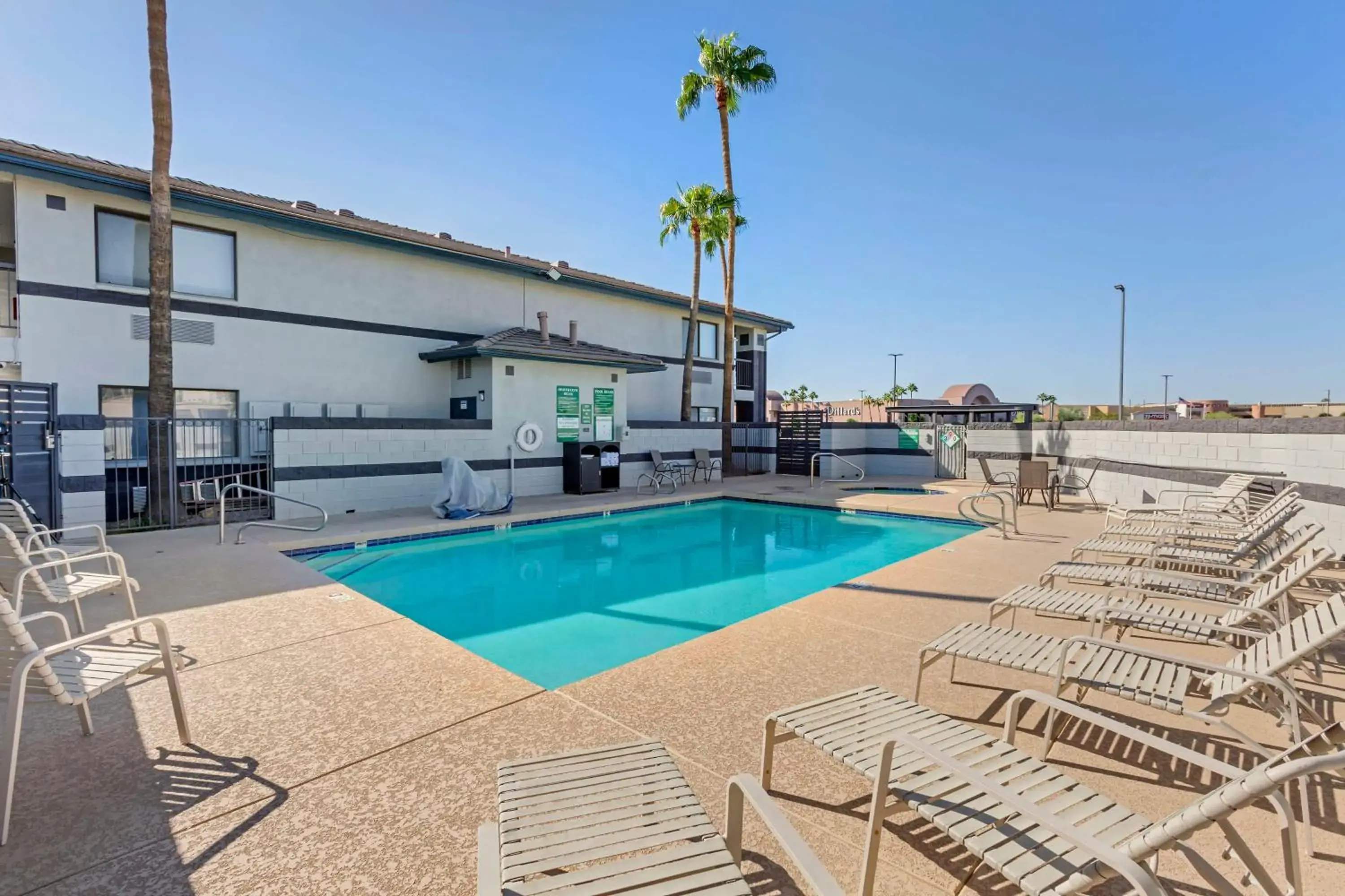 Pool view in Best Western Superstition Springs Inn Pool view in Best Western Superstition Springs Inn