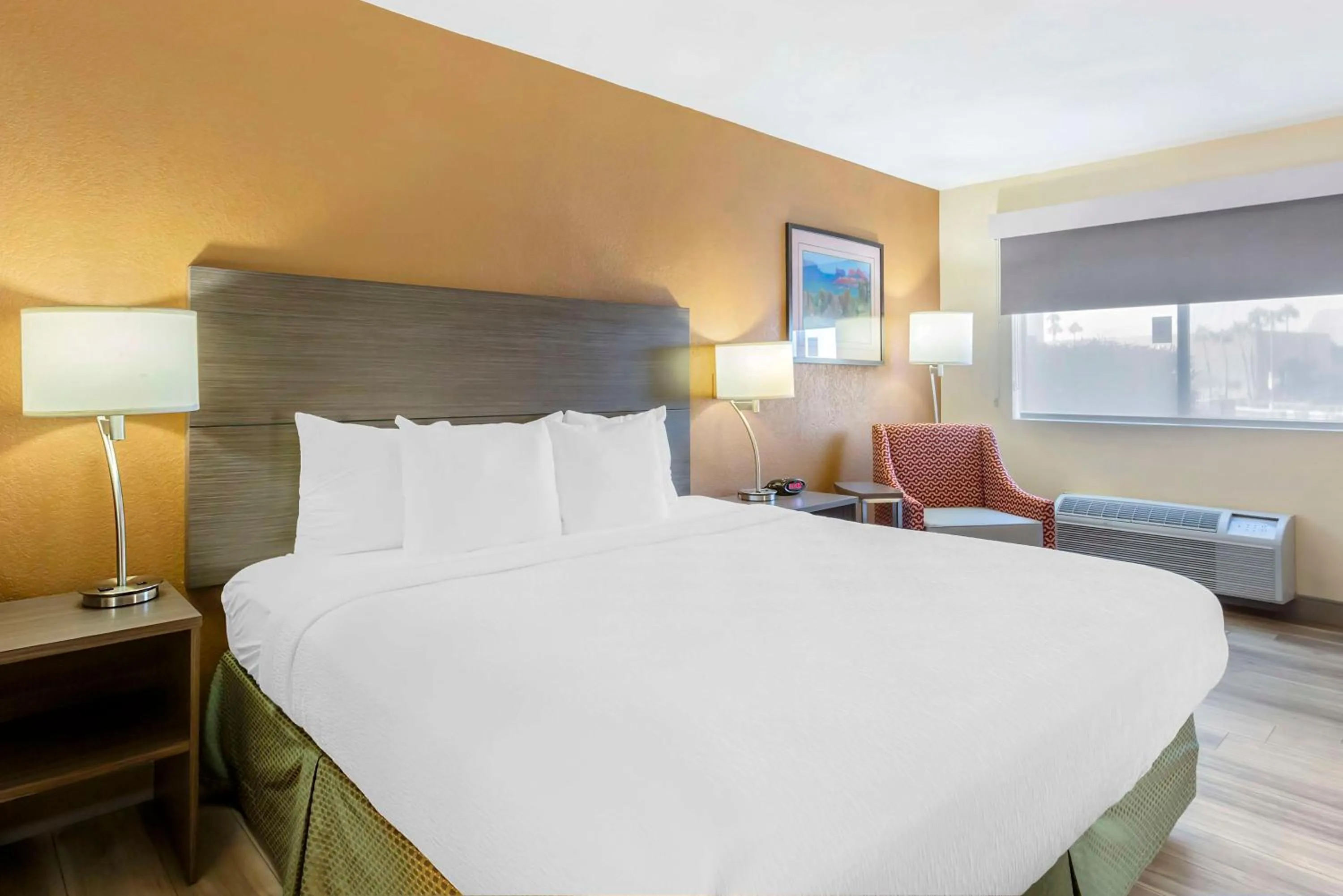 Bedroom, Bed in Best Western Superstition Springs Inn