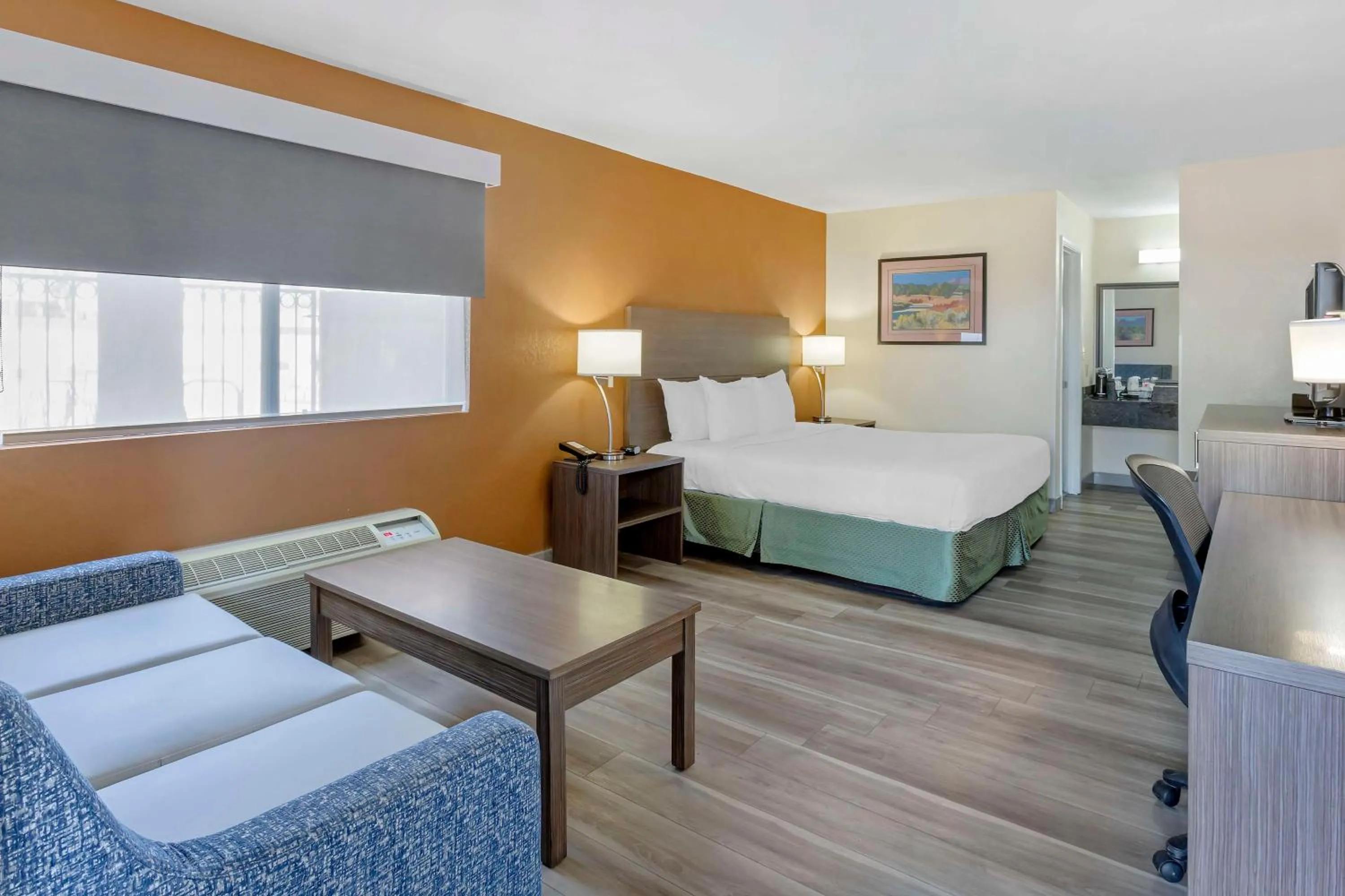 Bedroom, Bed in Best Western Superstition Springs Inn