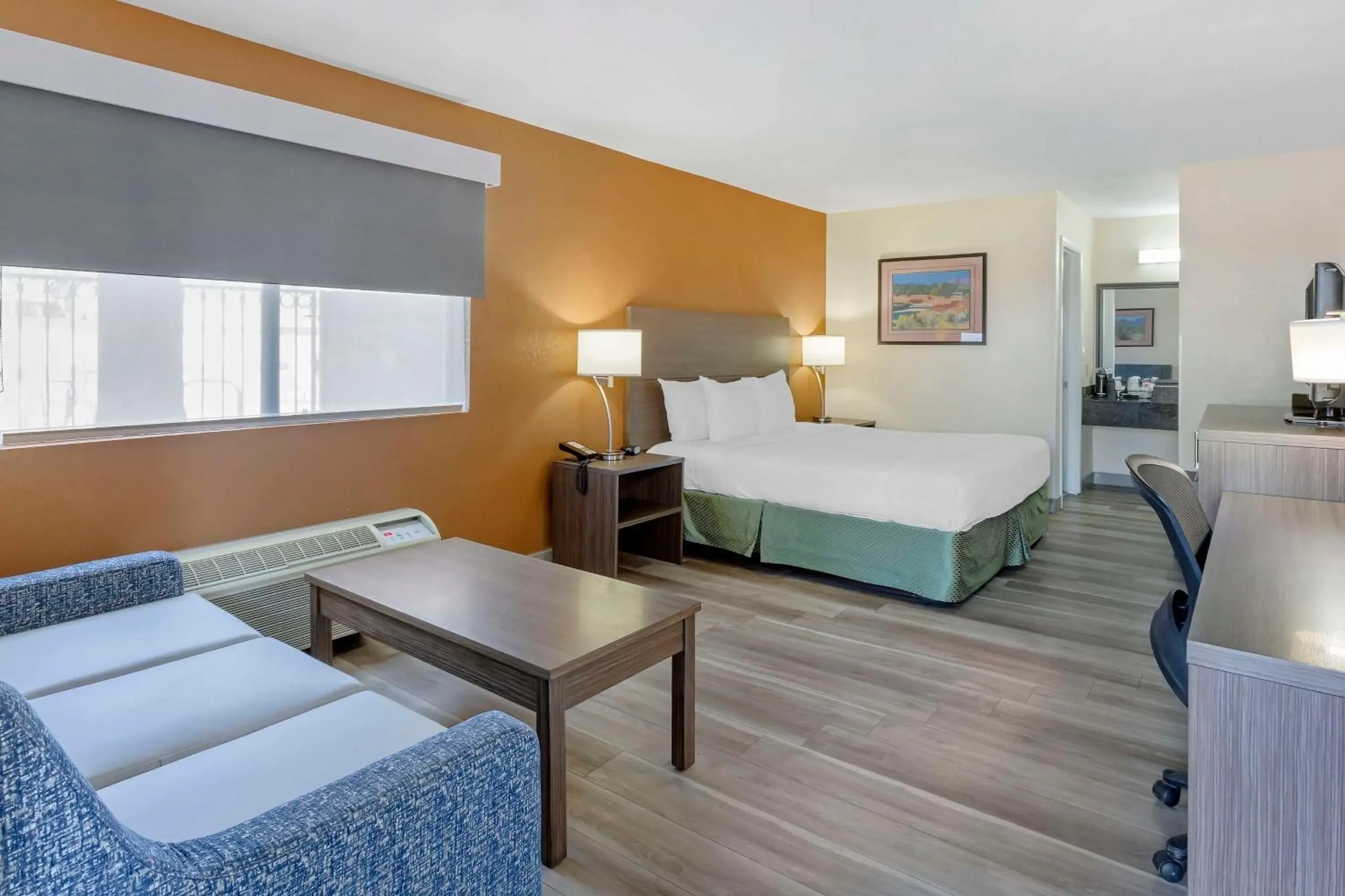 Bedroom, Bed in Best Western Superstition Springs Inn Bedroom, Bed in Best Western Superstition Springs Inn