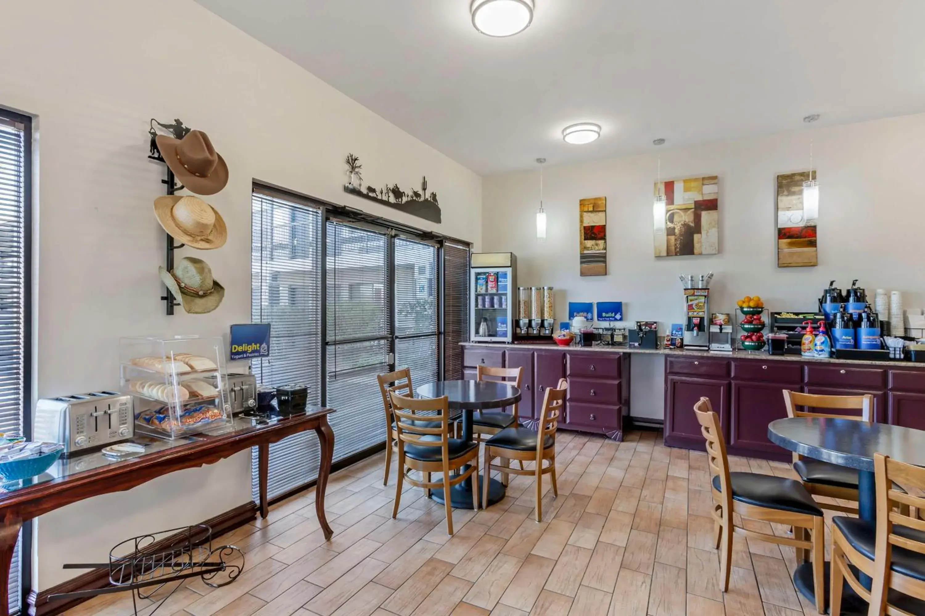 Breakfast in Best Western Superstition Springs Inn Breakfast in Best Western Superstition Springs Inn