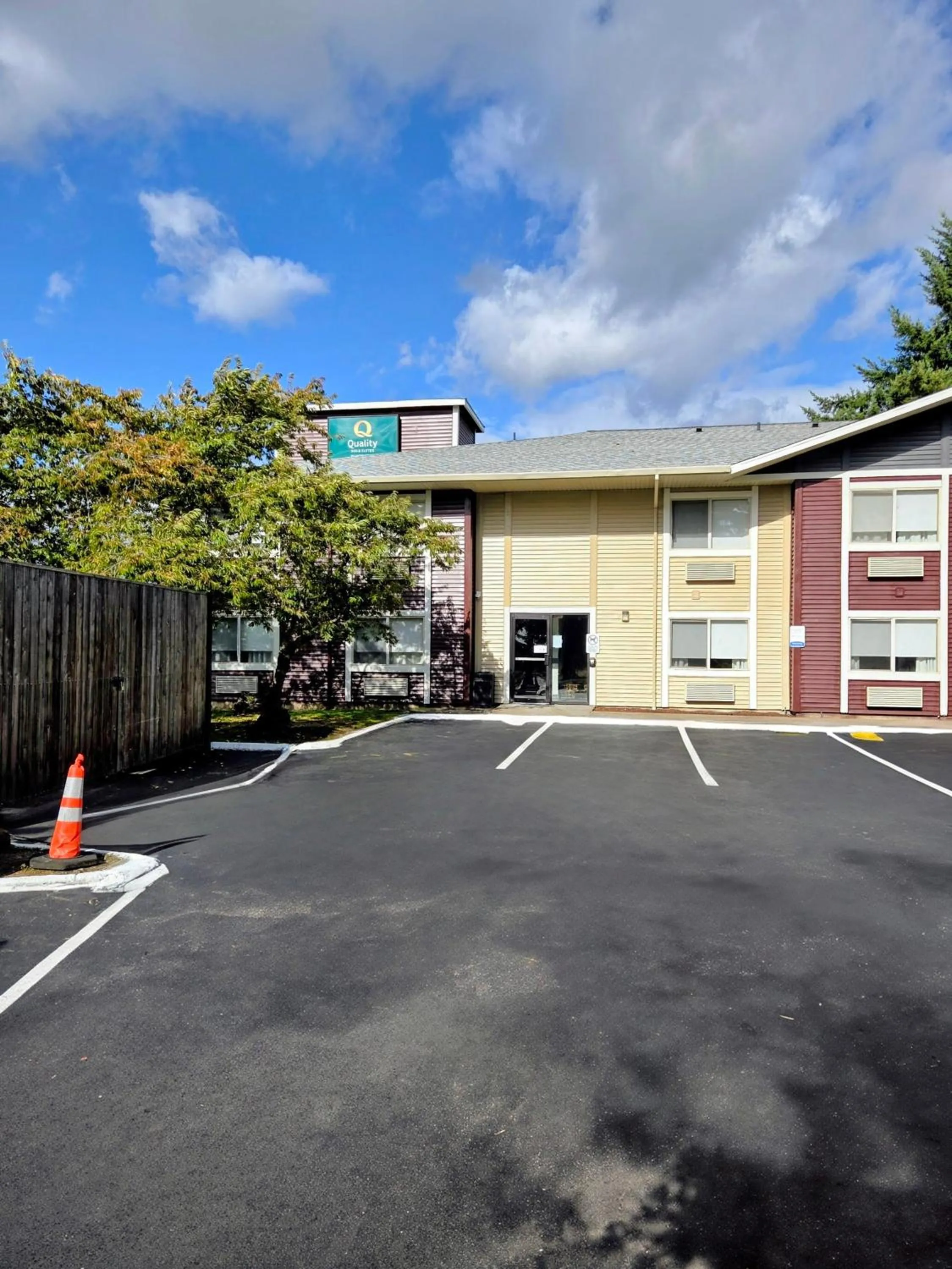 Property building in Quality Inn & Suites Wilsonville