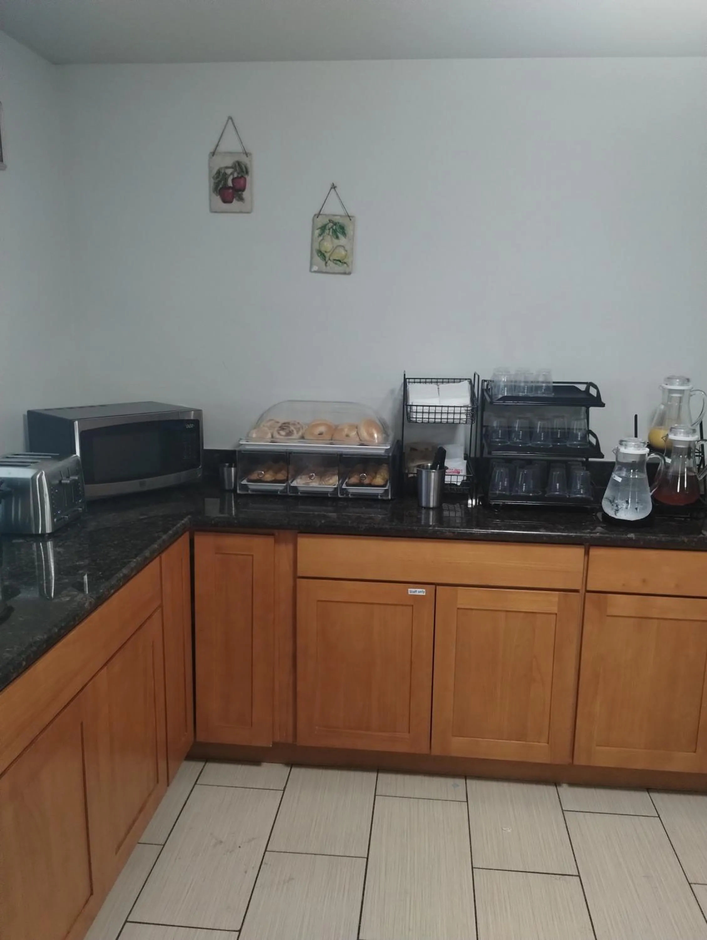 Breakfast in Quality Inn & Suites Wilsonville