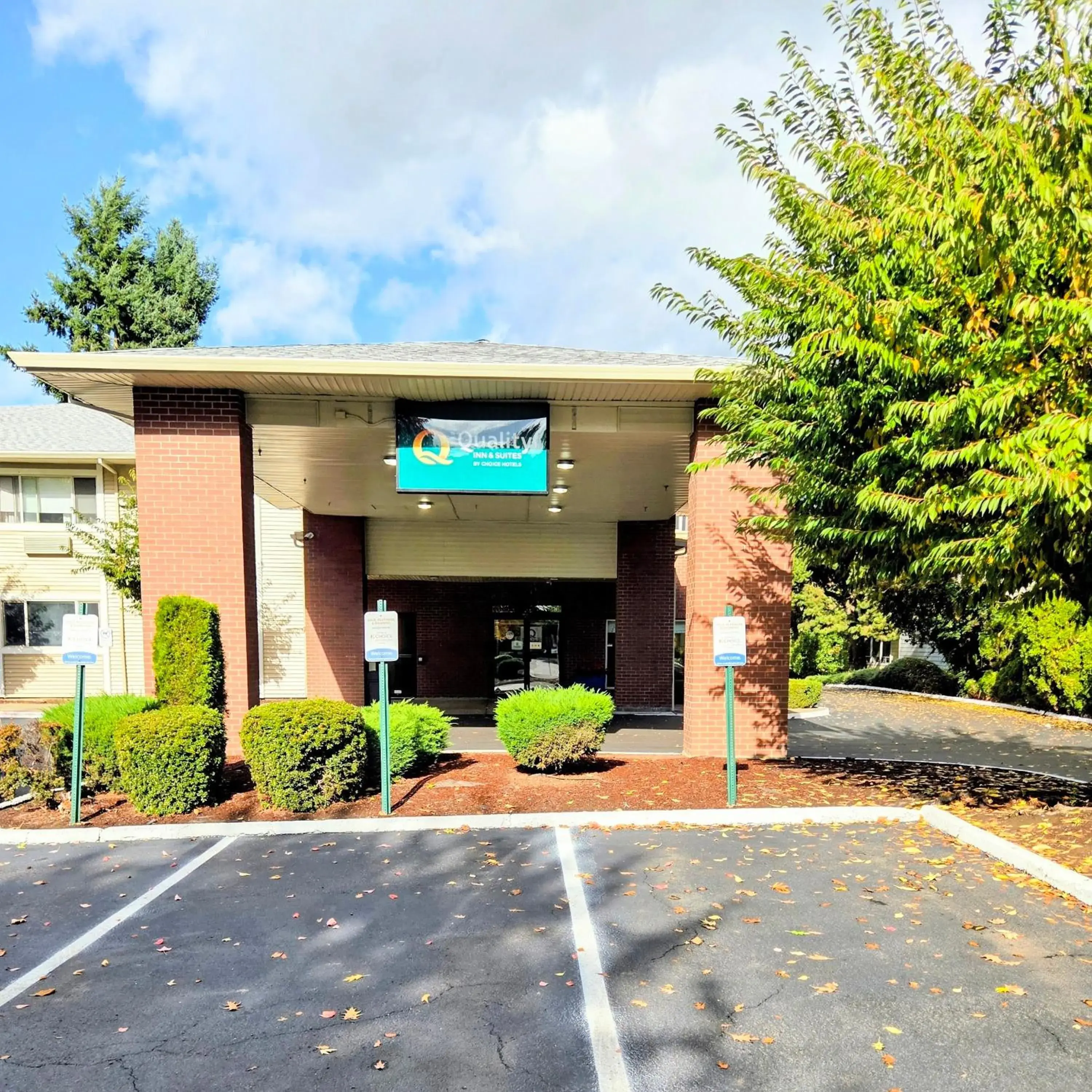 Property building in Quality Inn & Suites Wilsonville Property building in Quality Inn & Suites Wilsonville