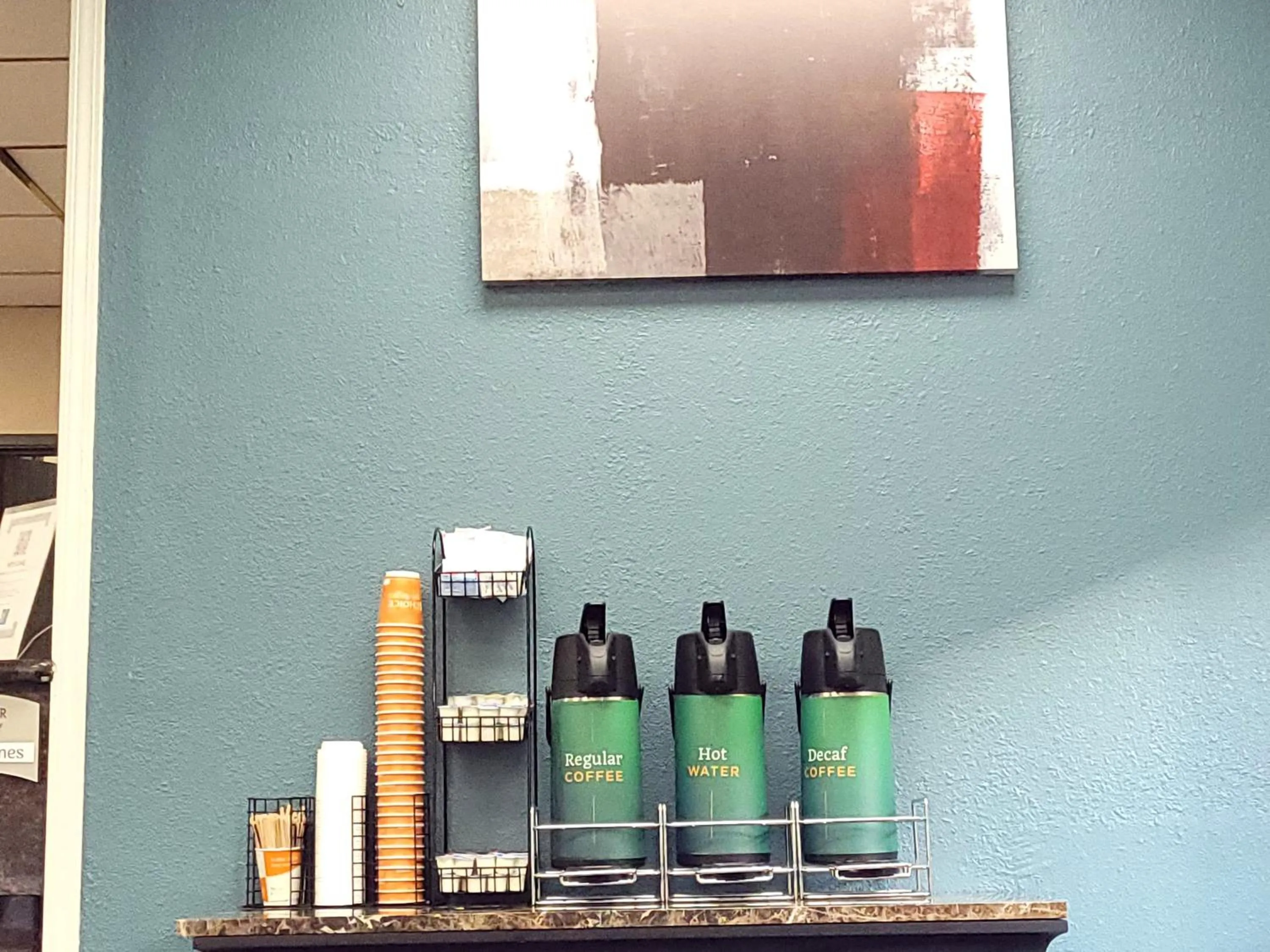 Coffee/tea facilities in Quality Inn & Suites Wilsonville