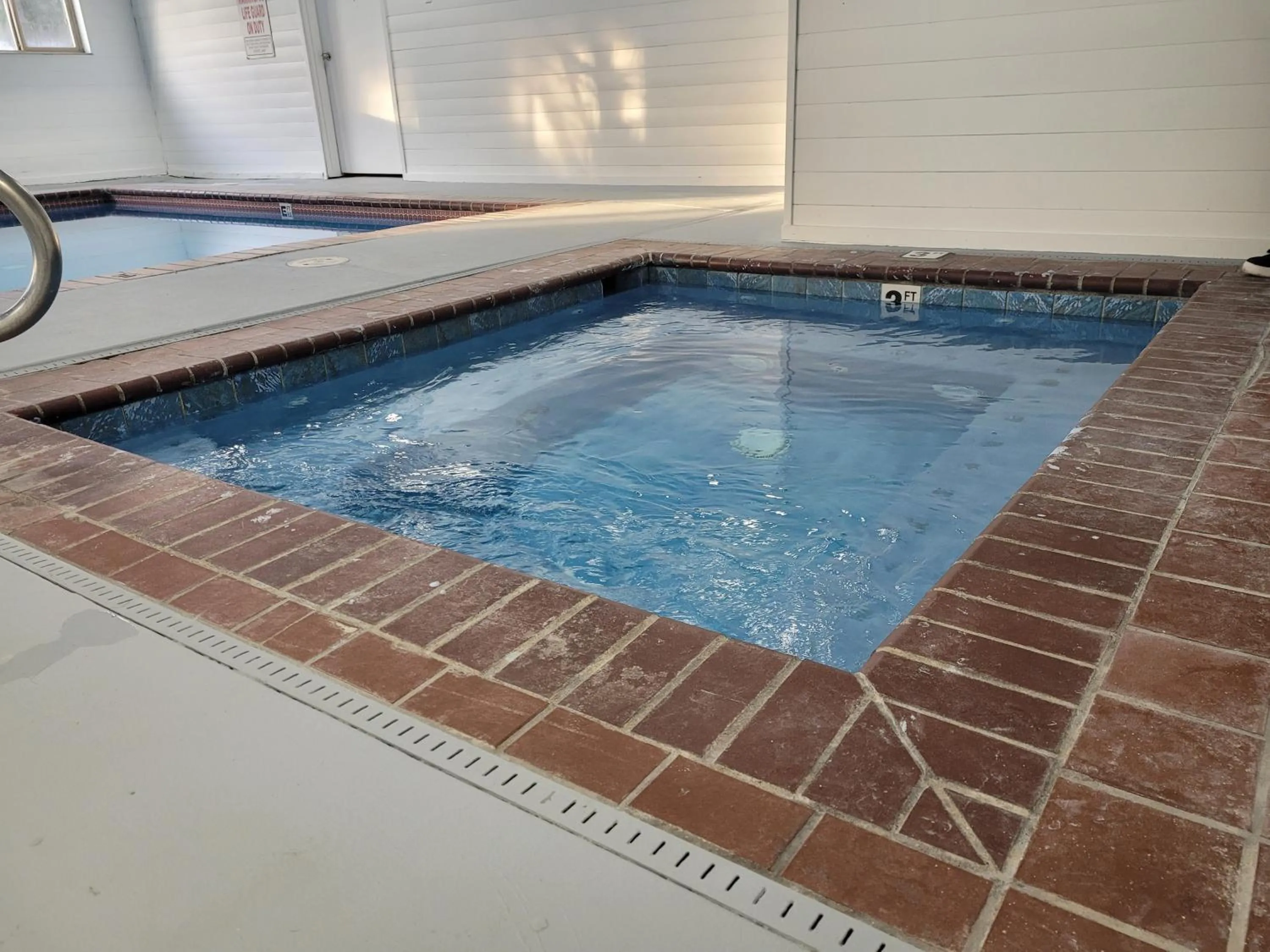 Hot Tub in Quality Inn & Suites Wilsonville