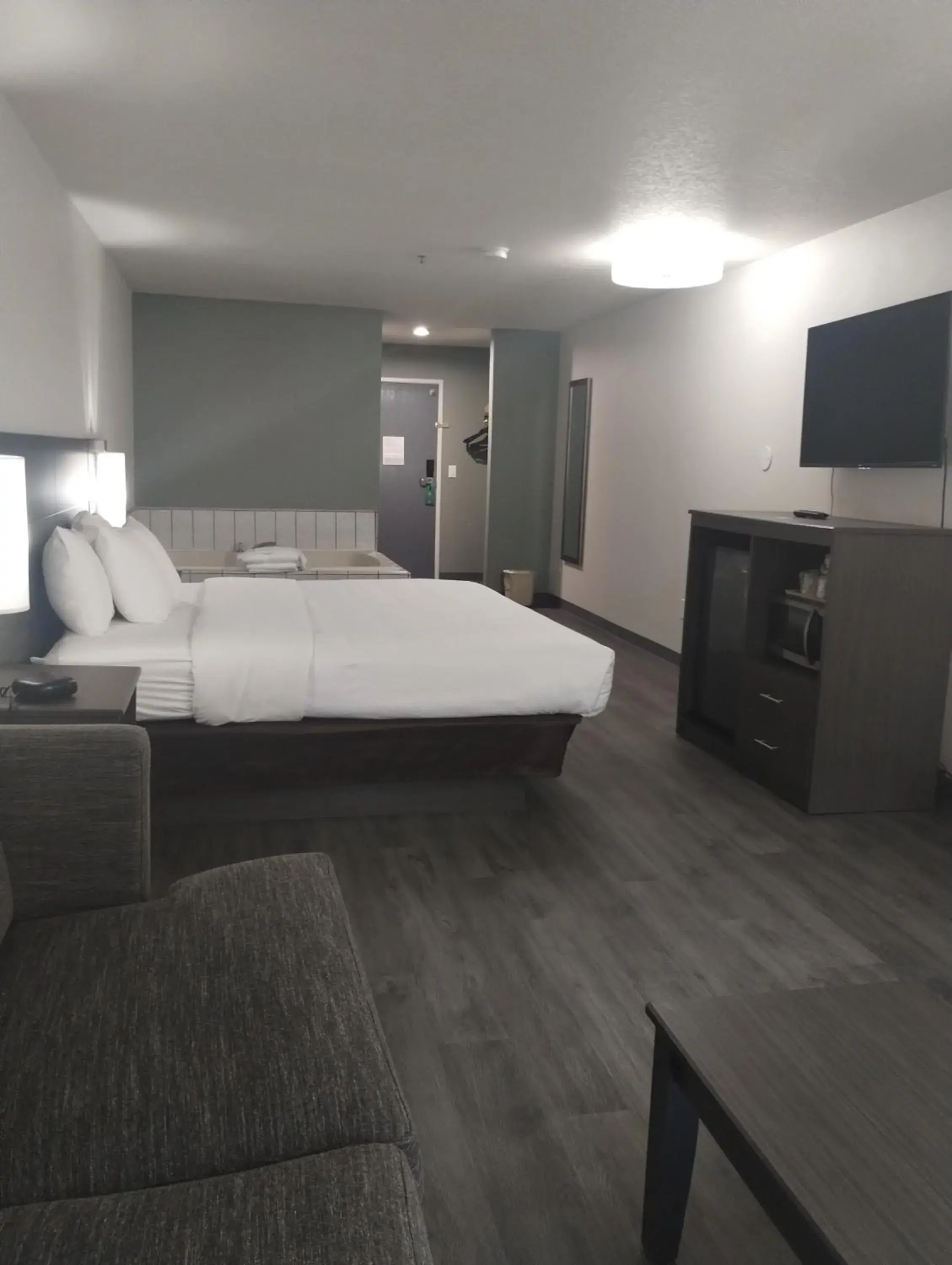 Bed in Quality Inn & Suites Wilsonville Bed in Quality Inn & Suites Wilsonville